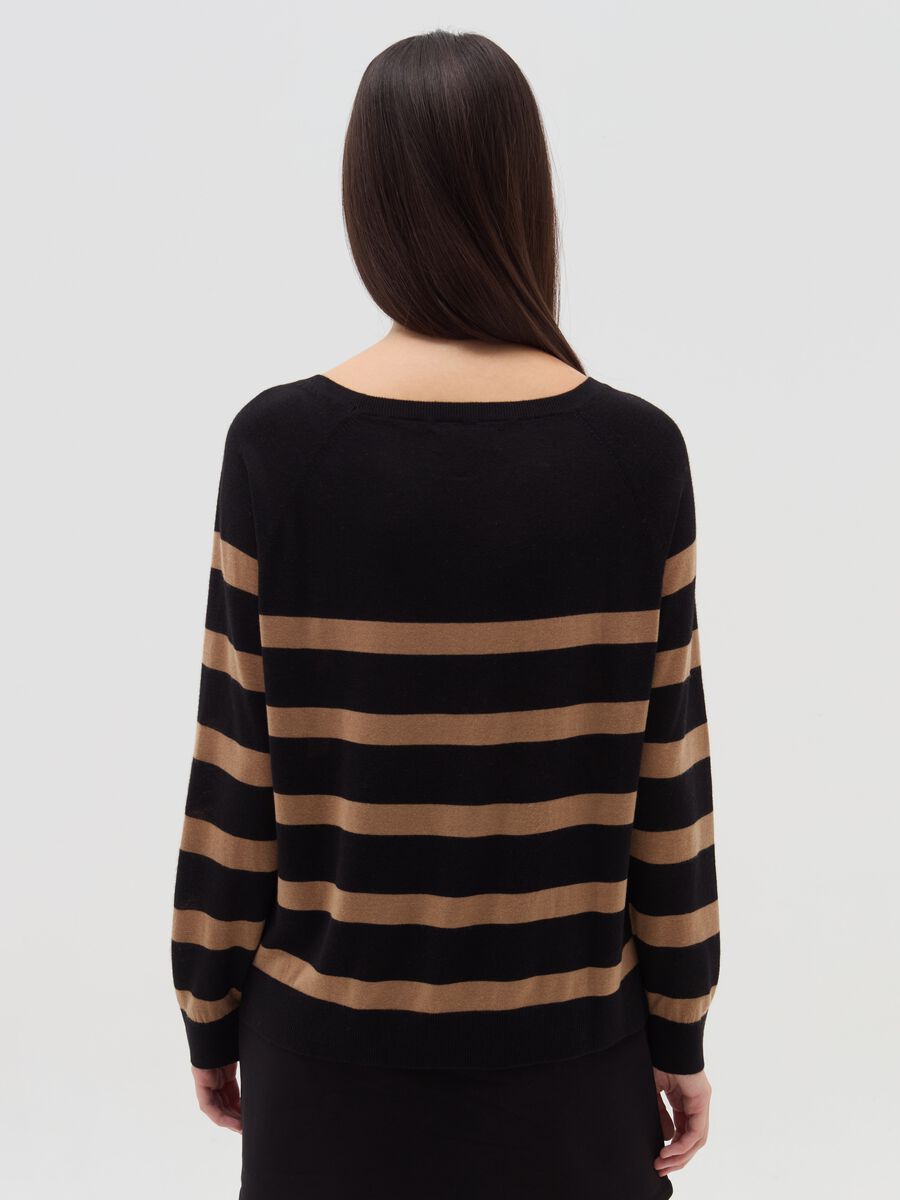 Striped top with raglan sleeves_2