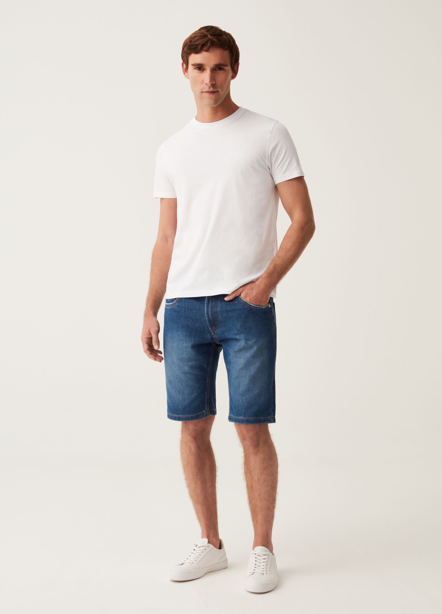 Slim-fit Bermuda shorts with five pockets