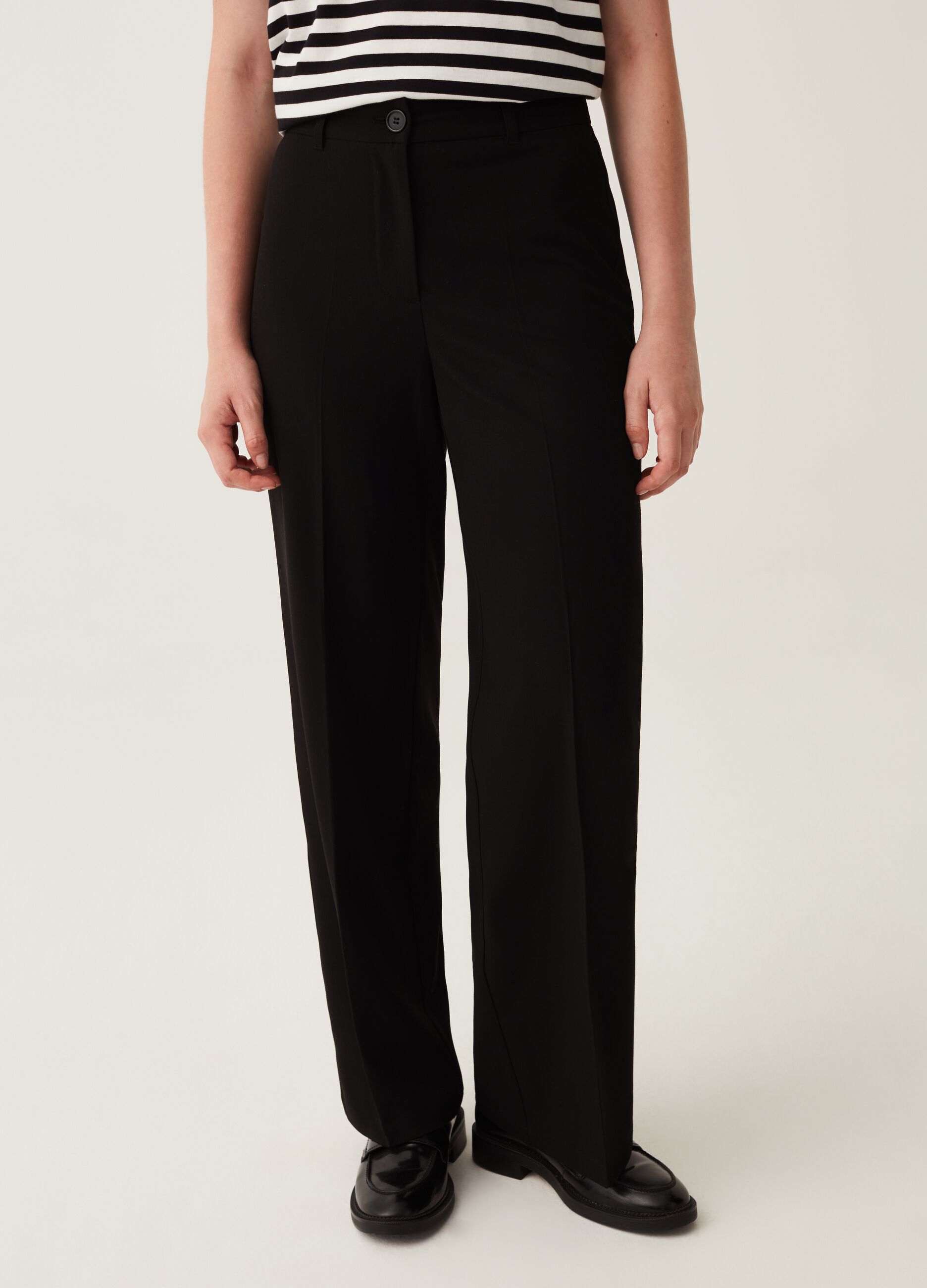 Wide-leg trousers with high waist