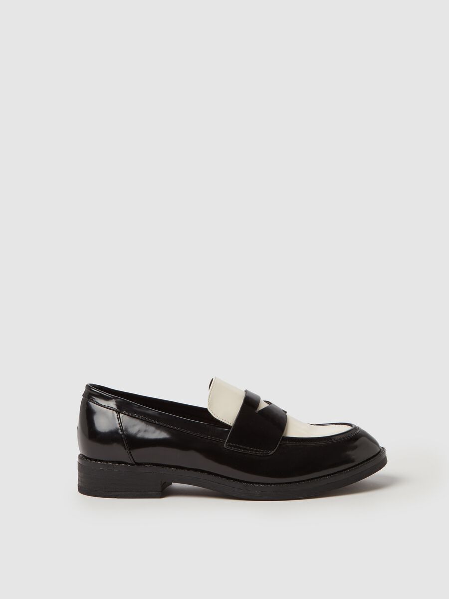 Two-tone moccasins in patent leather_0