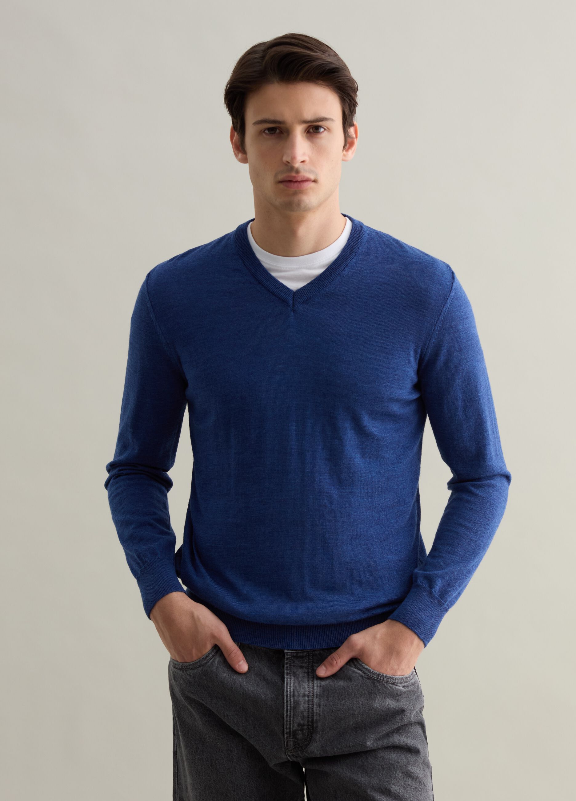 Merino wool pullover with V neck