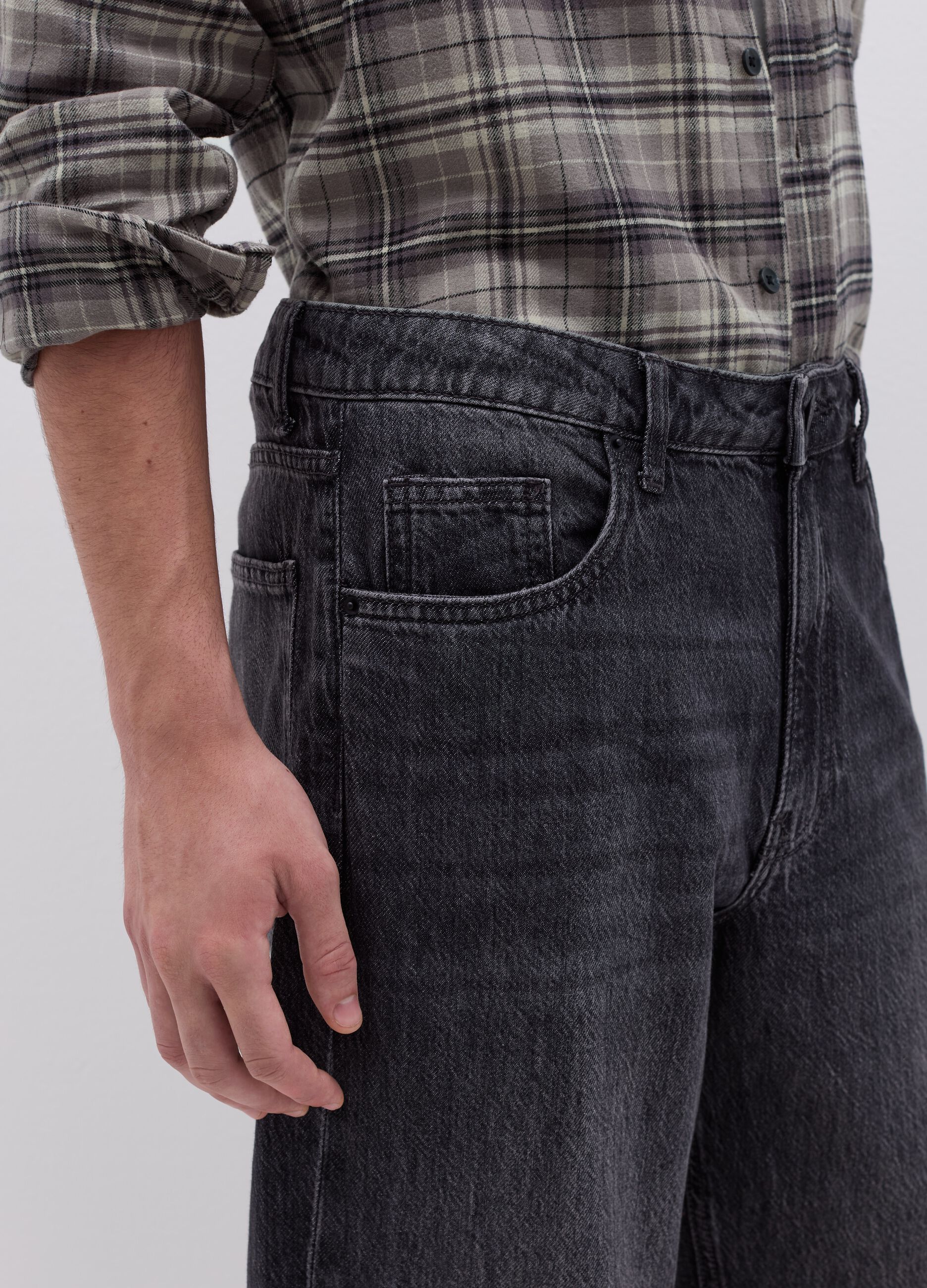 Baggy-fit jeans with five pockets