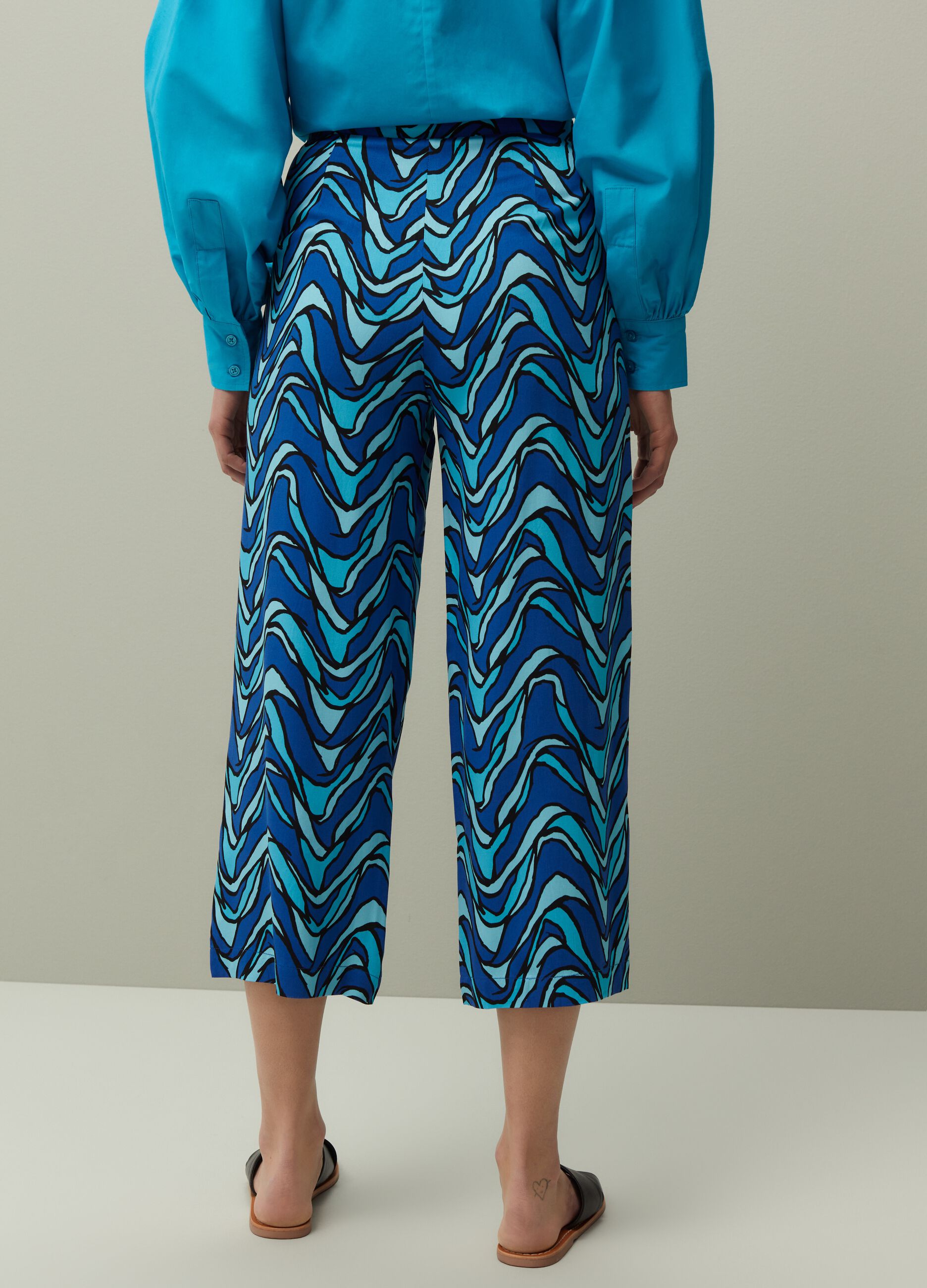 Cropped trousers with pattern