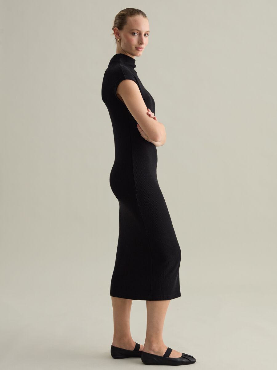 Contemporary long sleeveless dress_3