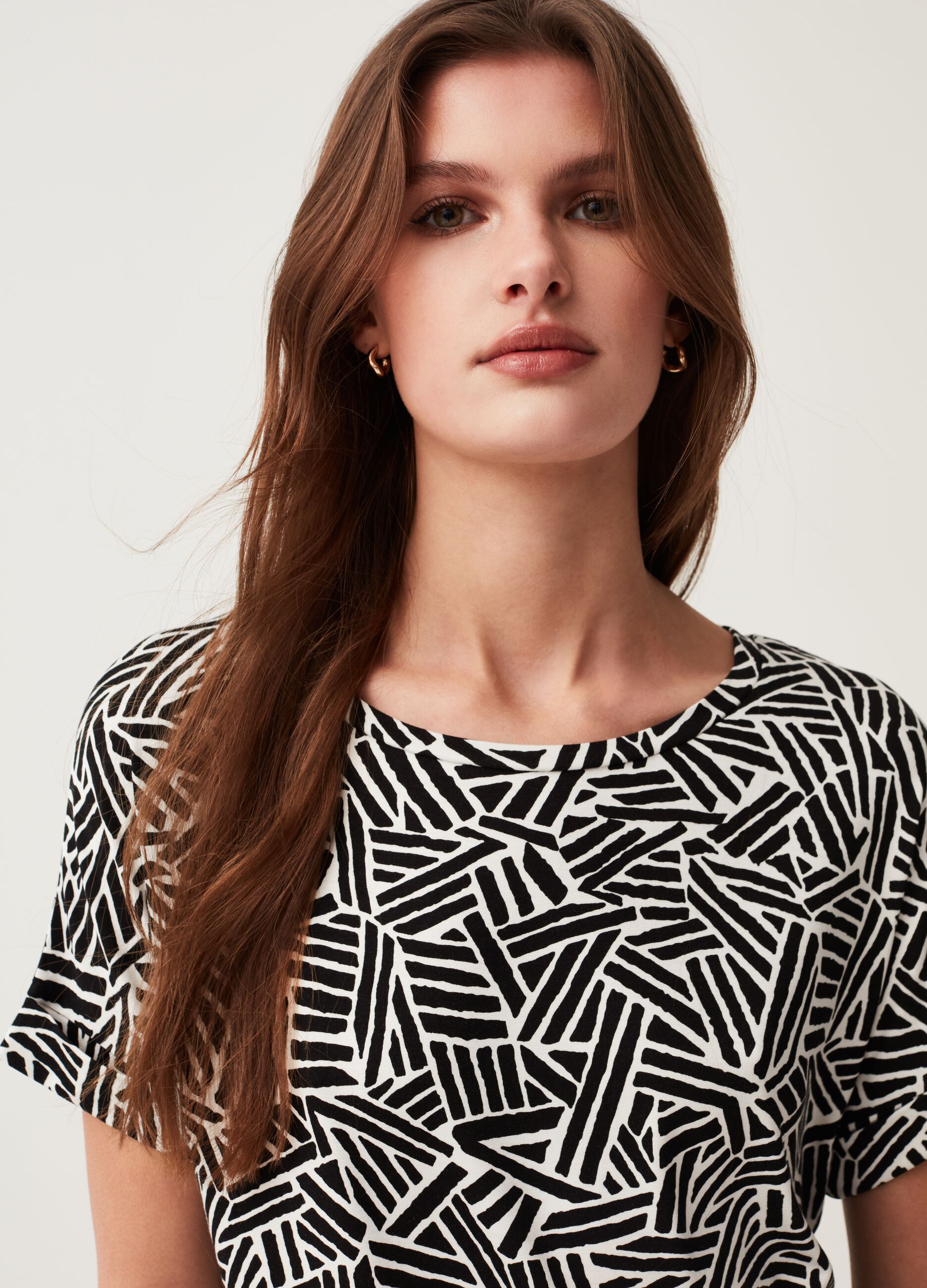 Stretch viscose T-shirt with all-over print