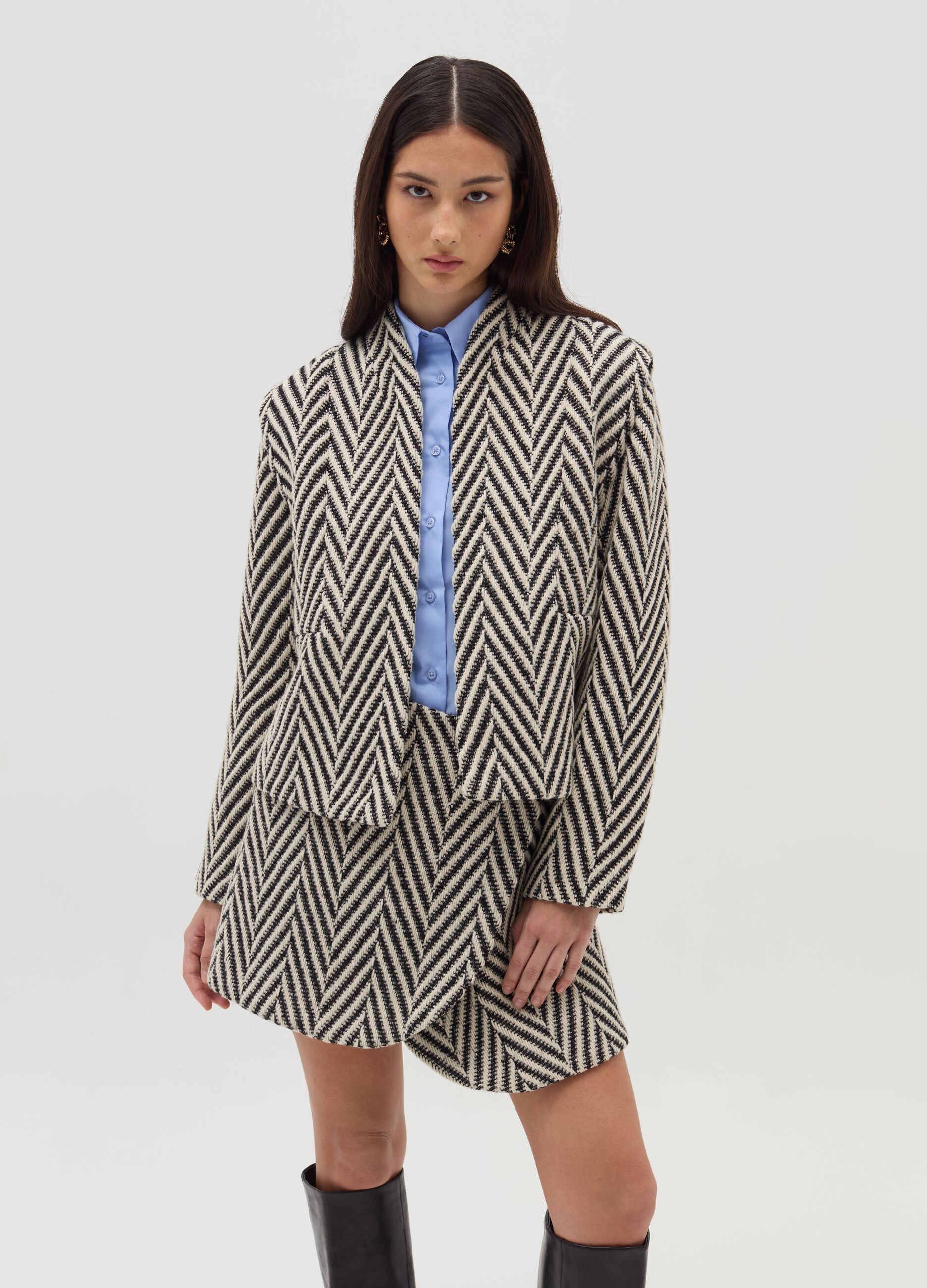 Short open jacket with chevron motif