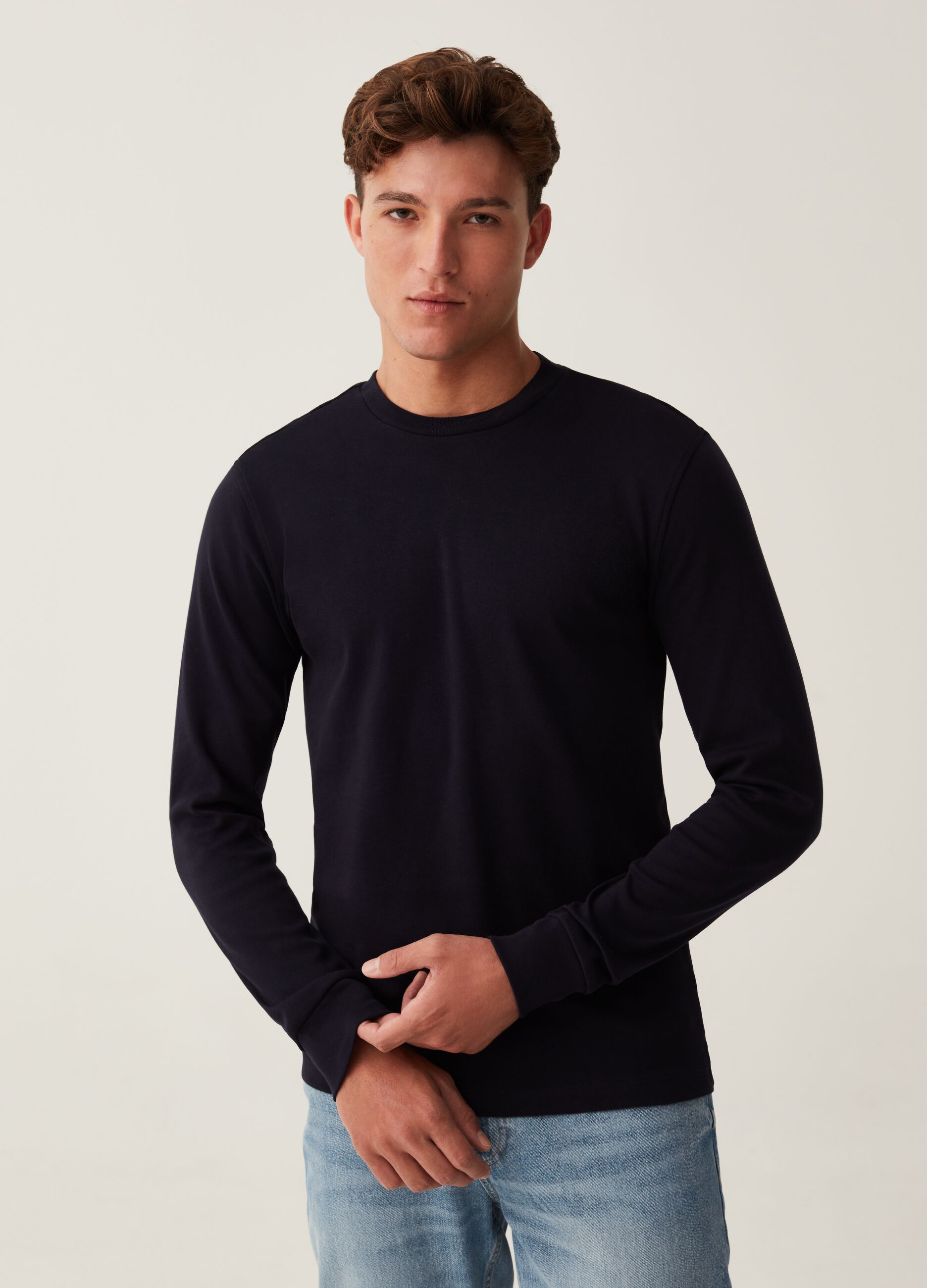 Long-sleeved solid colour T-shirt