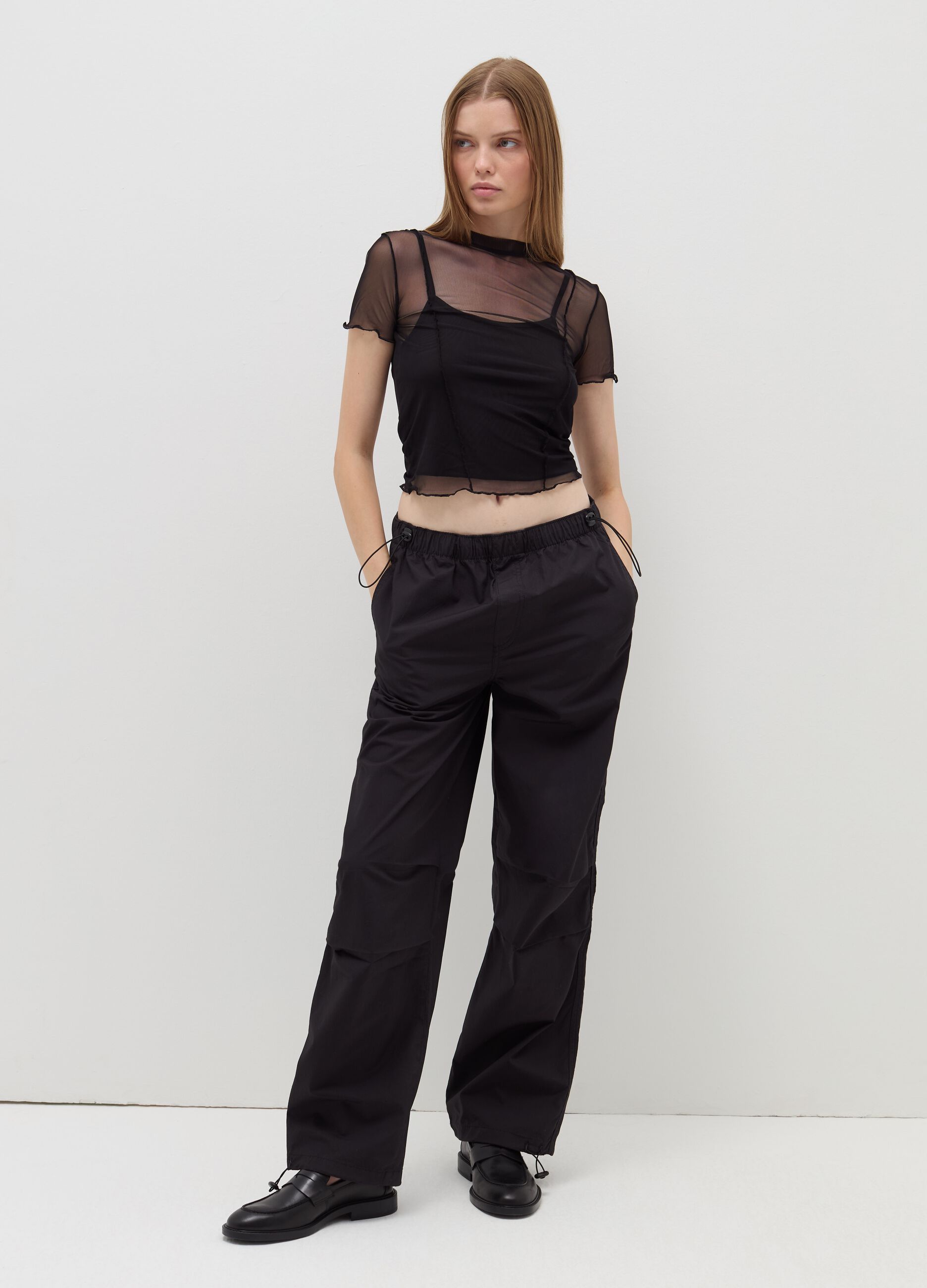 Crop T-shirt in mesh with wavy edging