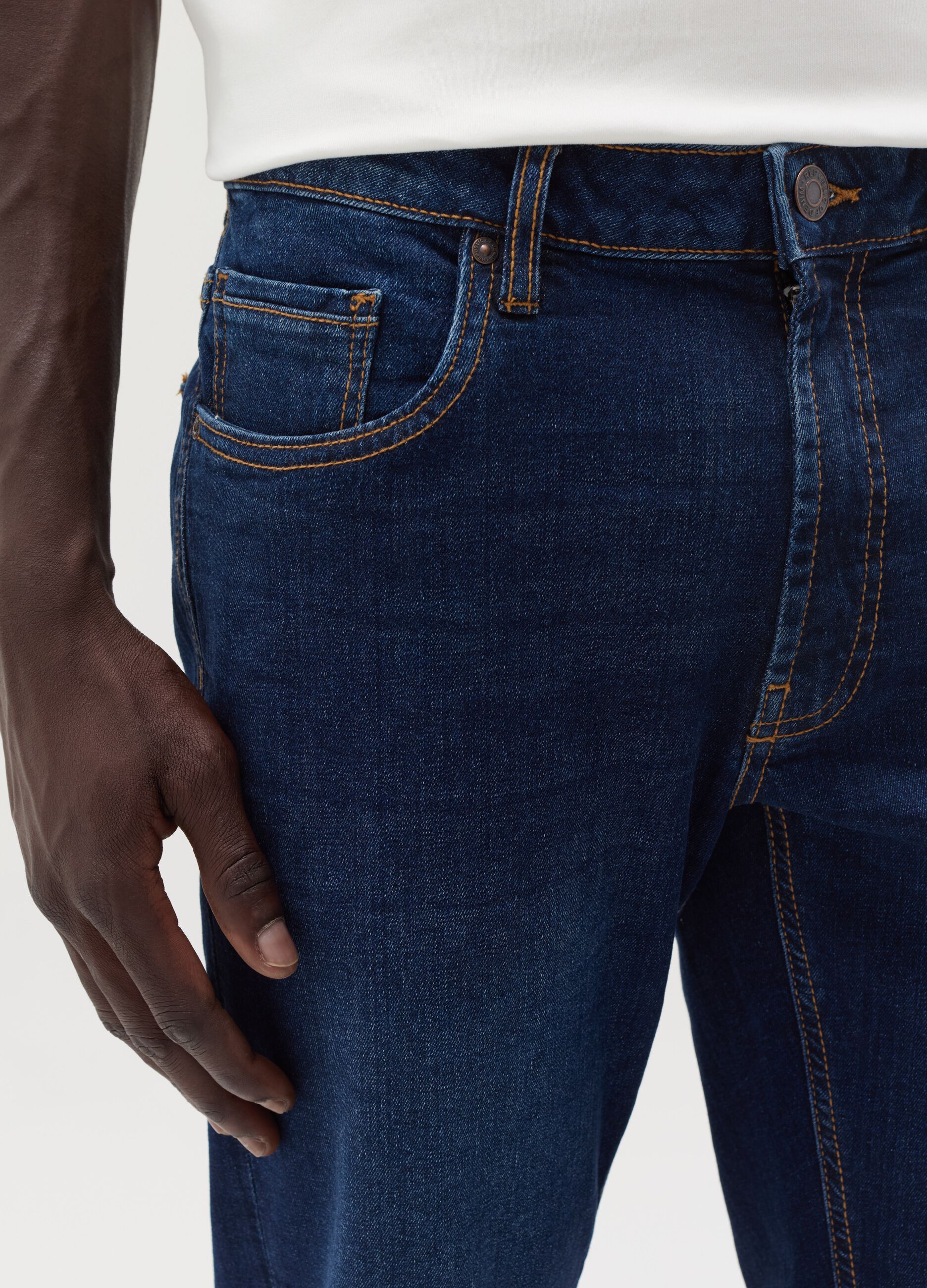 Slim-fit jeans with five pockets