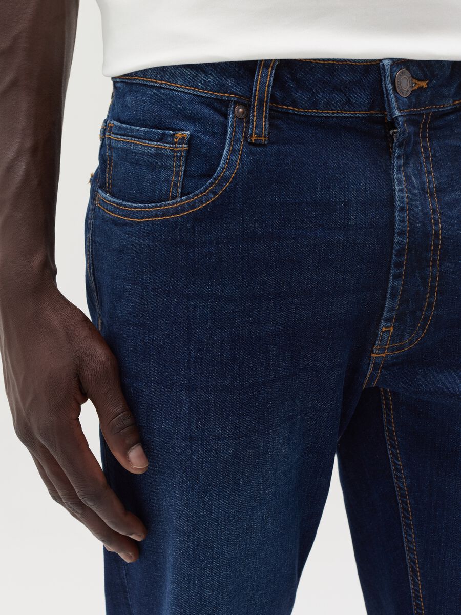 Slim-fit jeans with five pockets_3