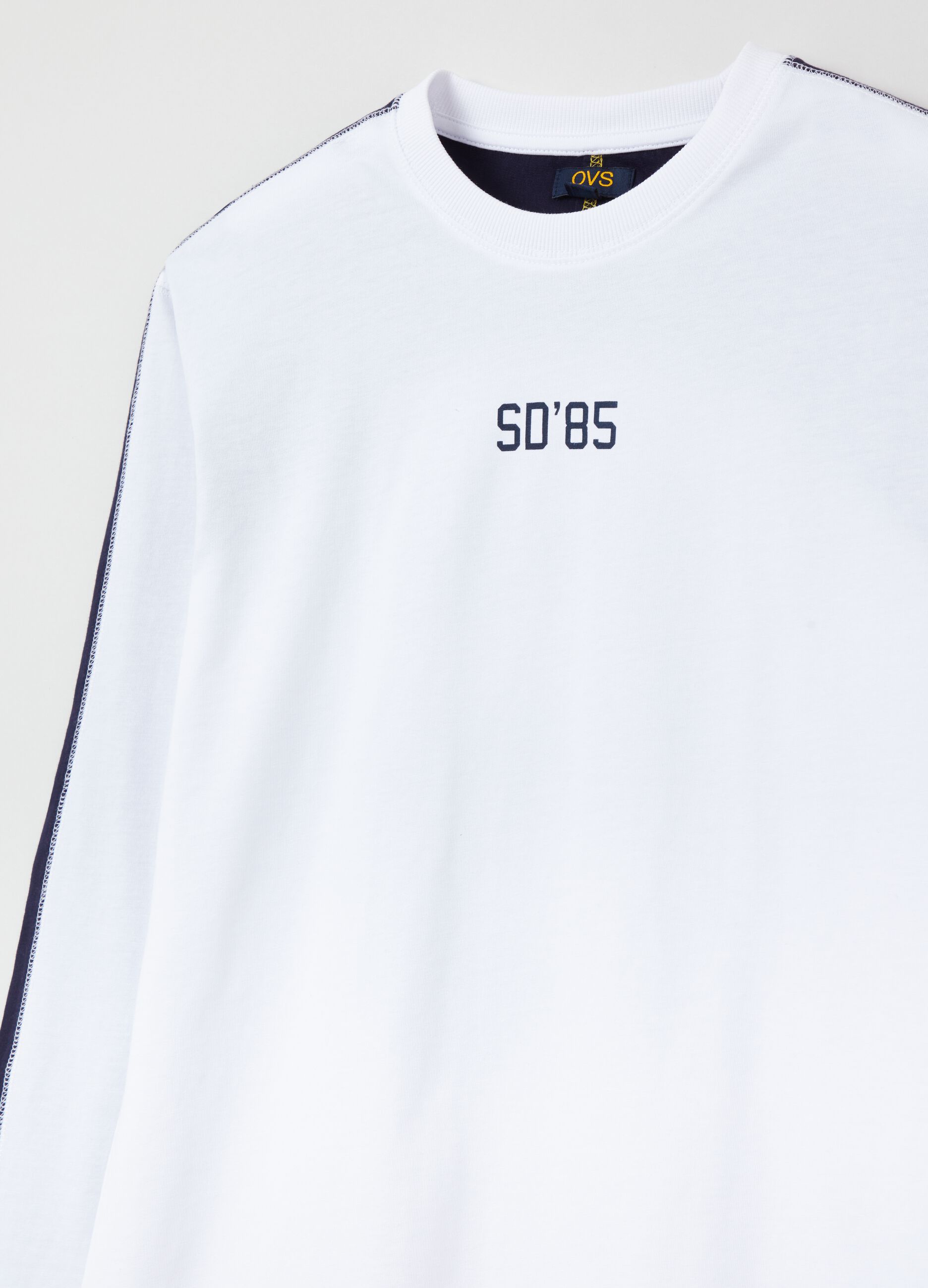 Long-sleeved T-shirt with printed lettering