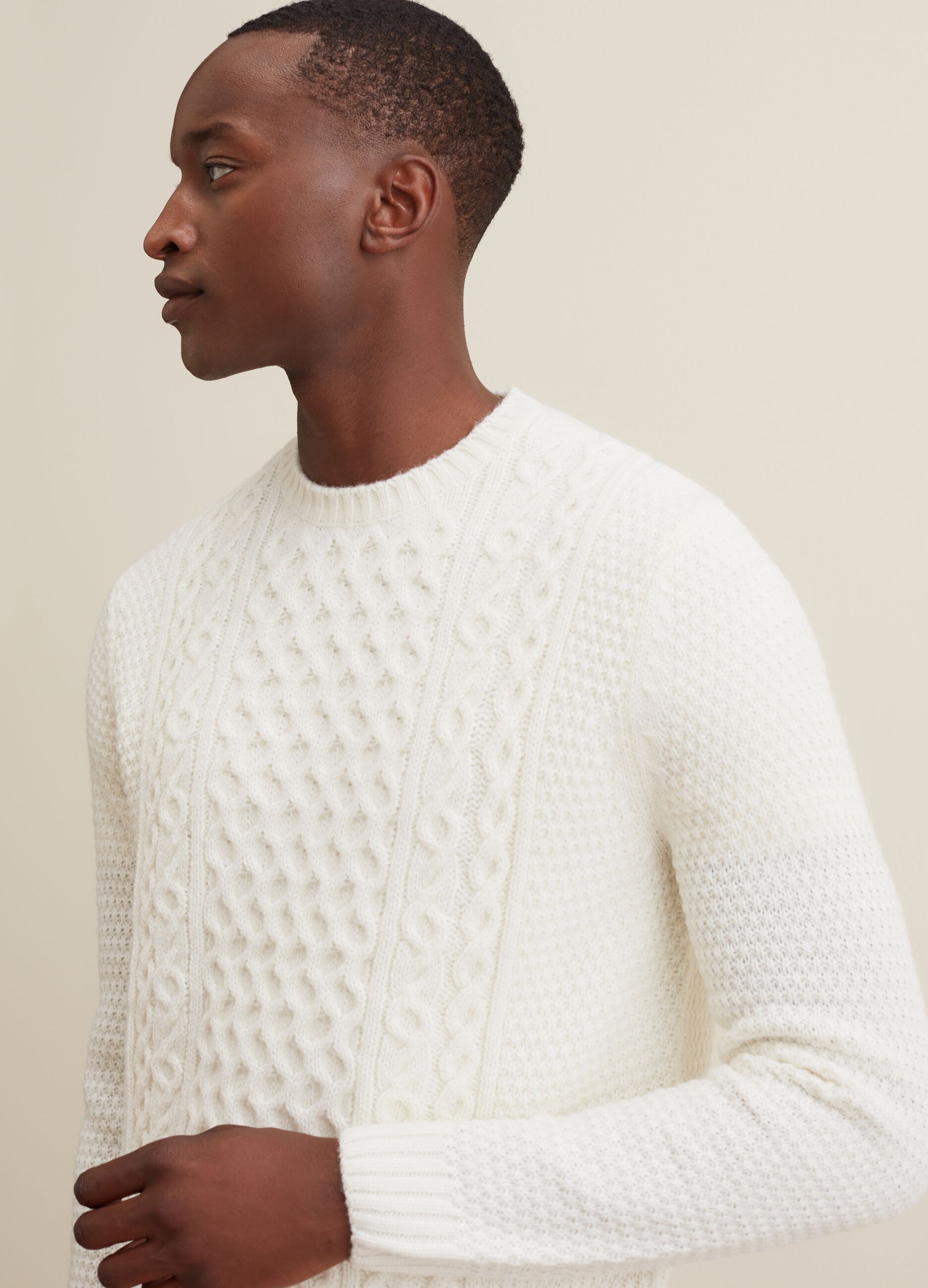 Pullover with round neck