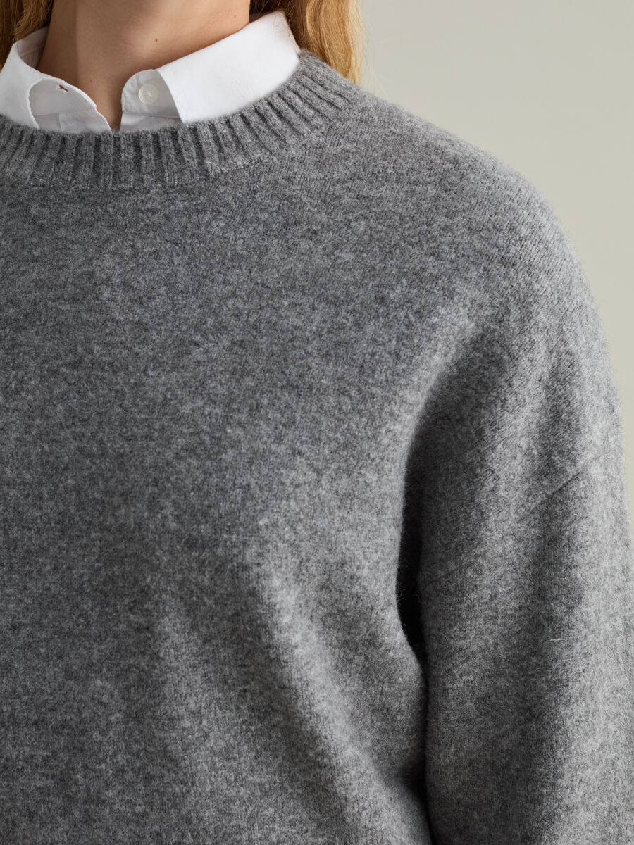 Round neck pullover_2