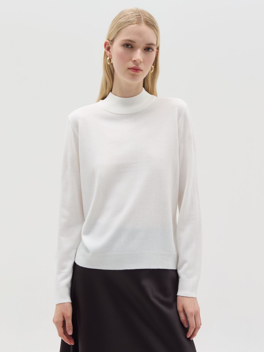 Long-sleeved top with mock neck_1