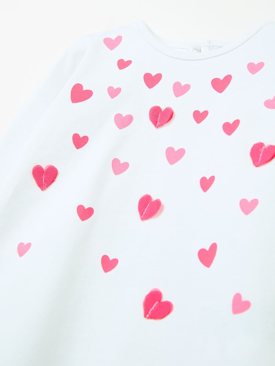 Long-sleeved T-shirt with hearts_2