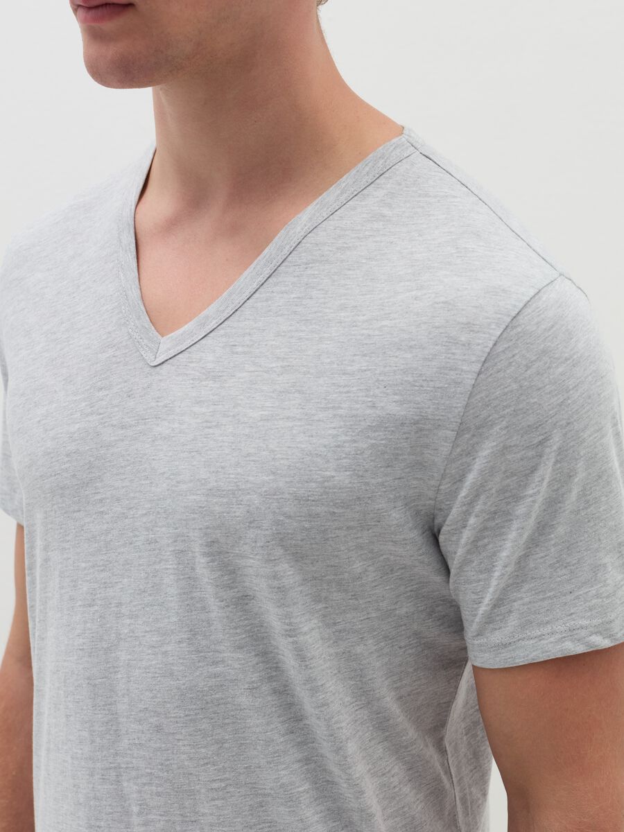 Two-pack undershirts with V neckline in jersey_3