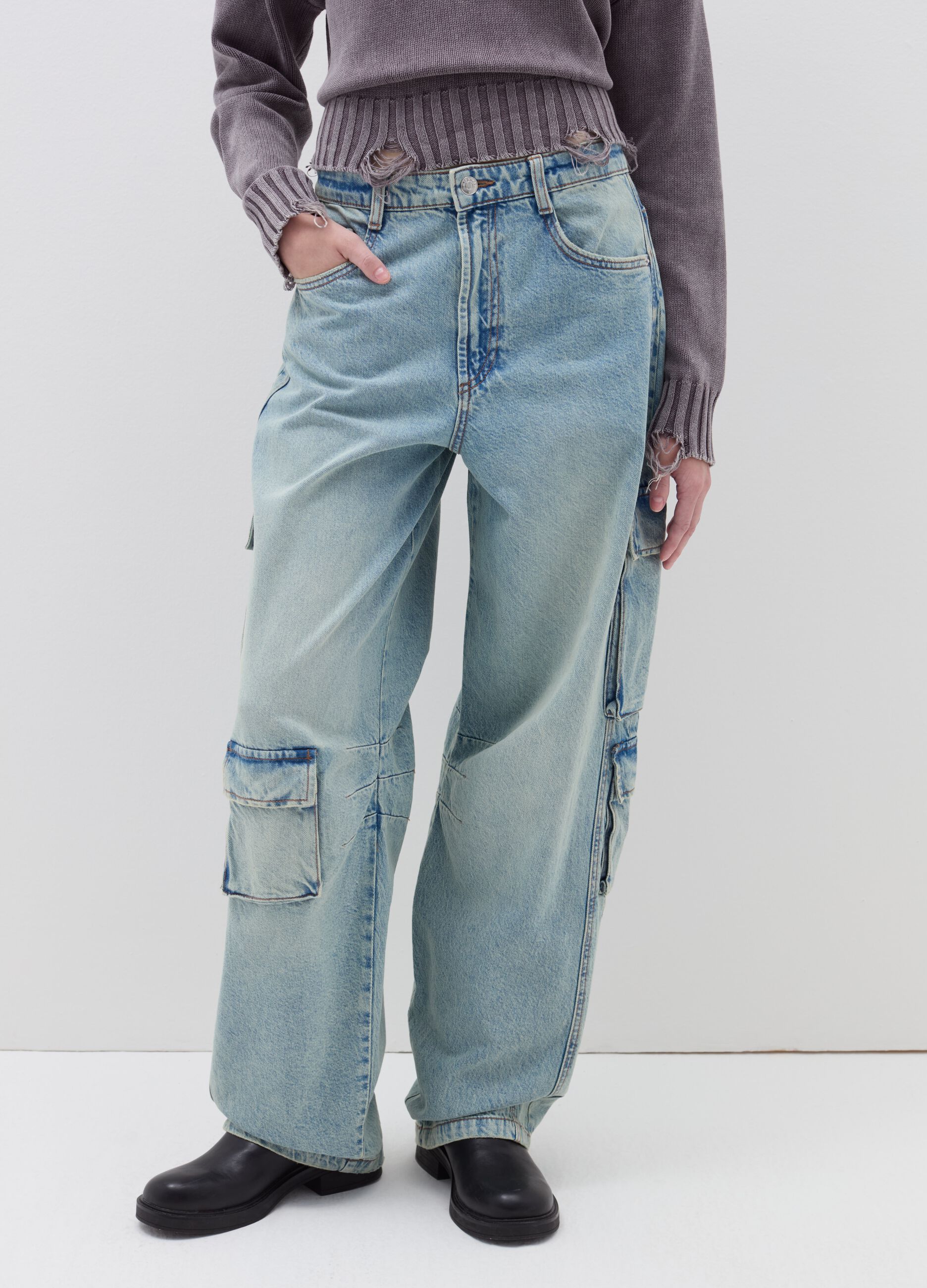 Wide-leg cargo jeans