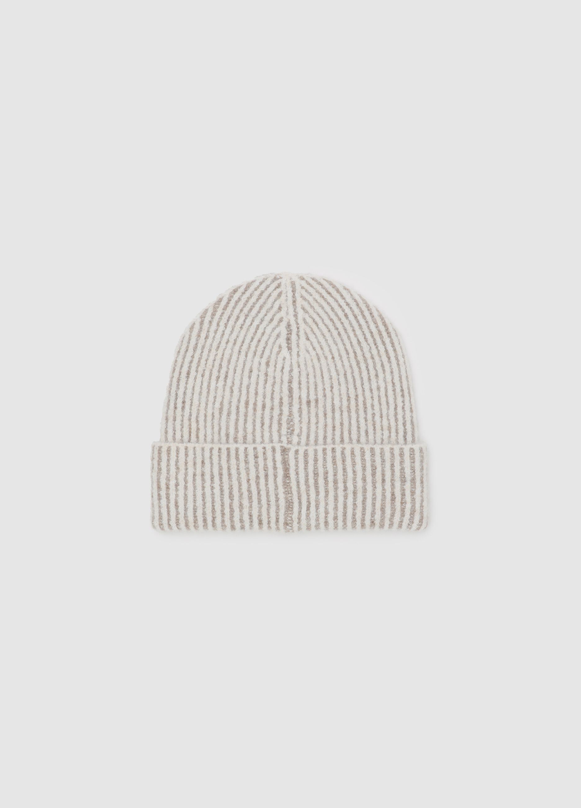 Essential hat in two-tone ribbing