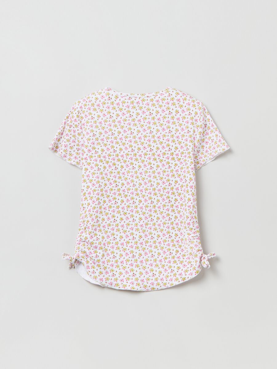 Camiseta de canalé con estampado florecitas_1