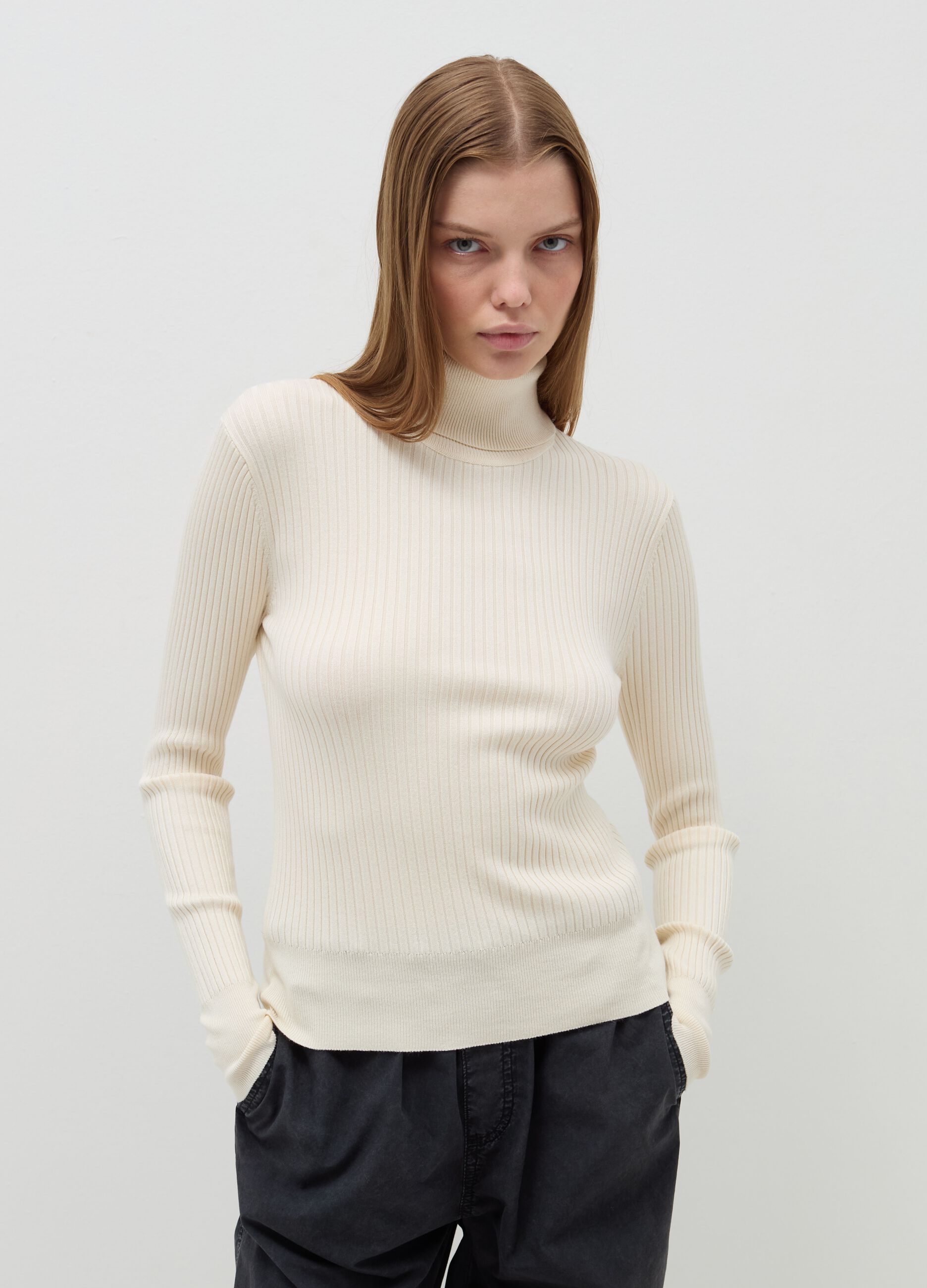 Turtleneck pullover with flat ribbing