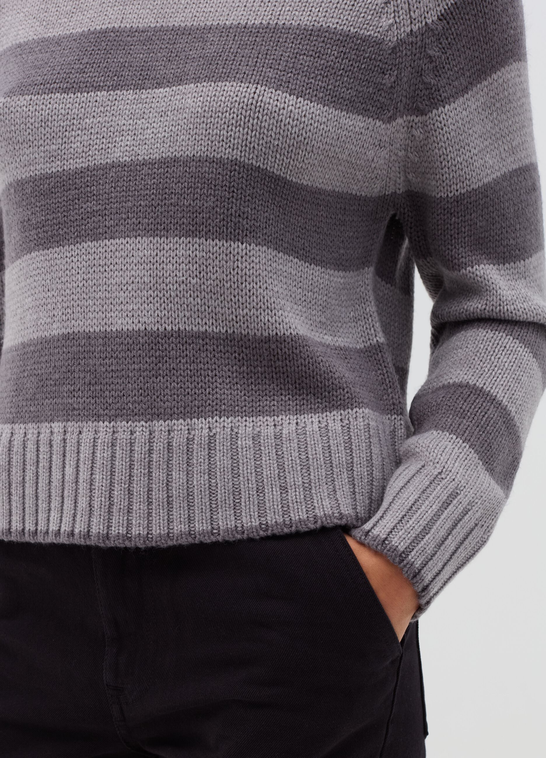 Striped pullover with raglan sleeves