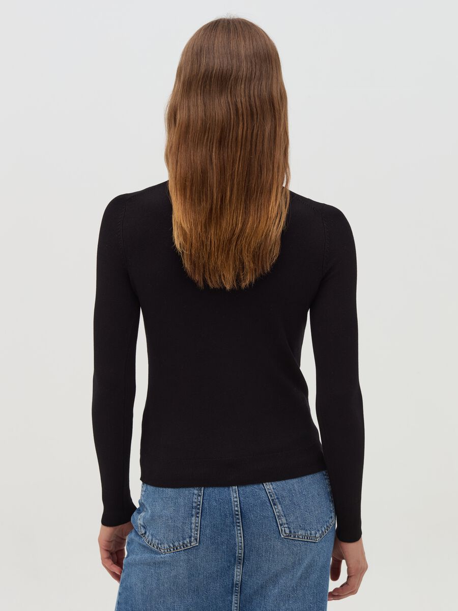 Pullover with high neck_2