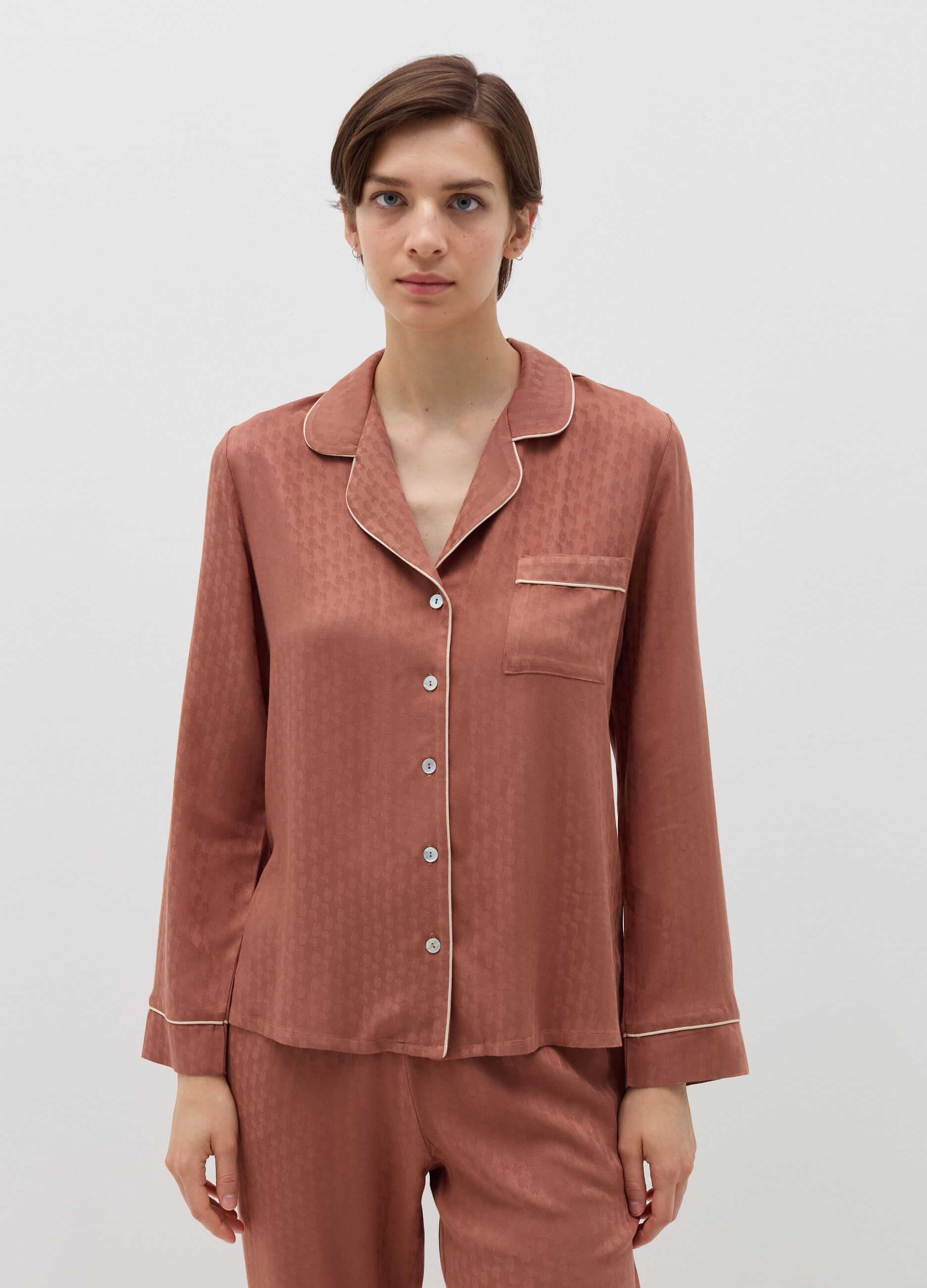 Pyjama top with contrasting piping