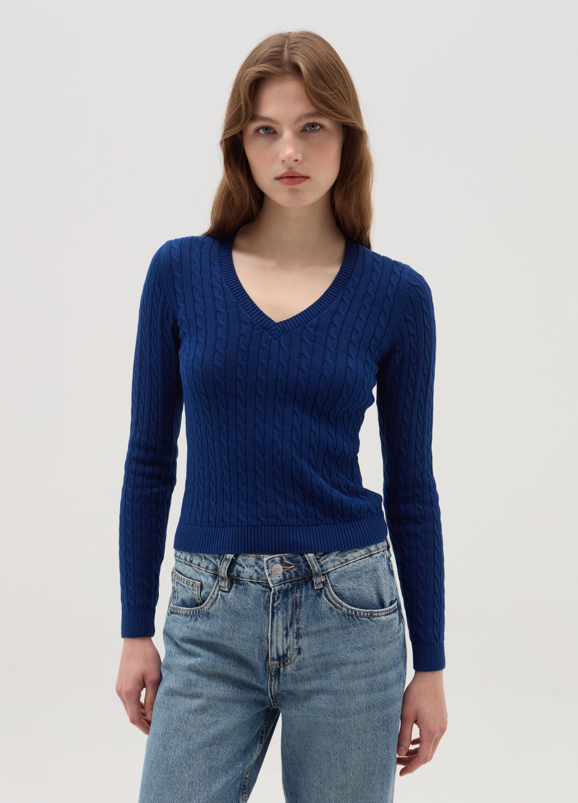 Pullover with cable design and V neck