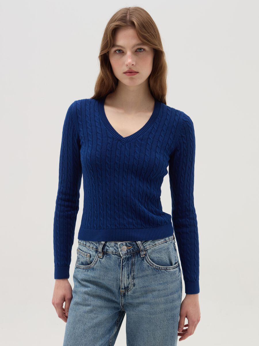 Pullover with cable design and V neck_1