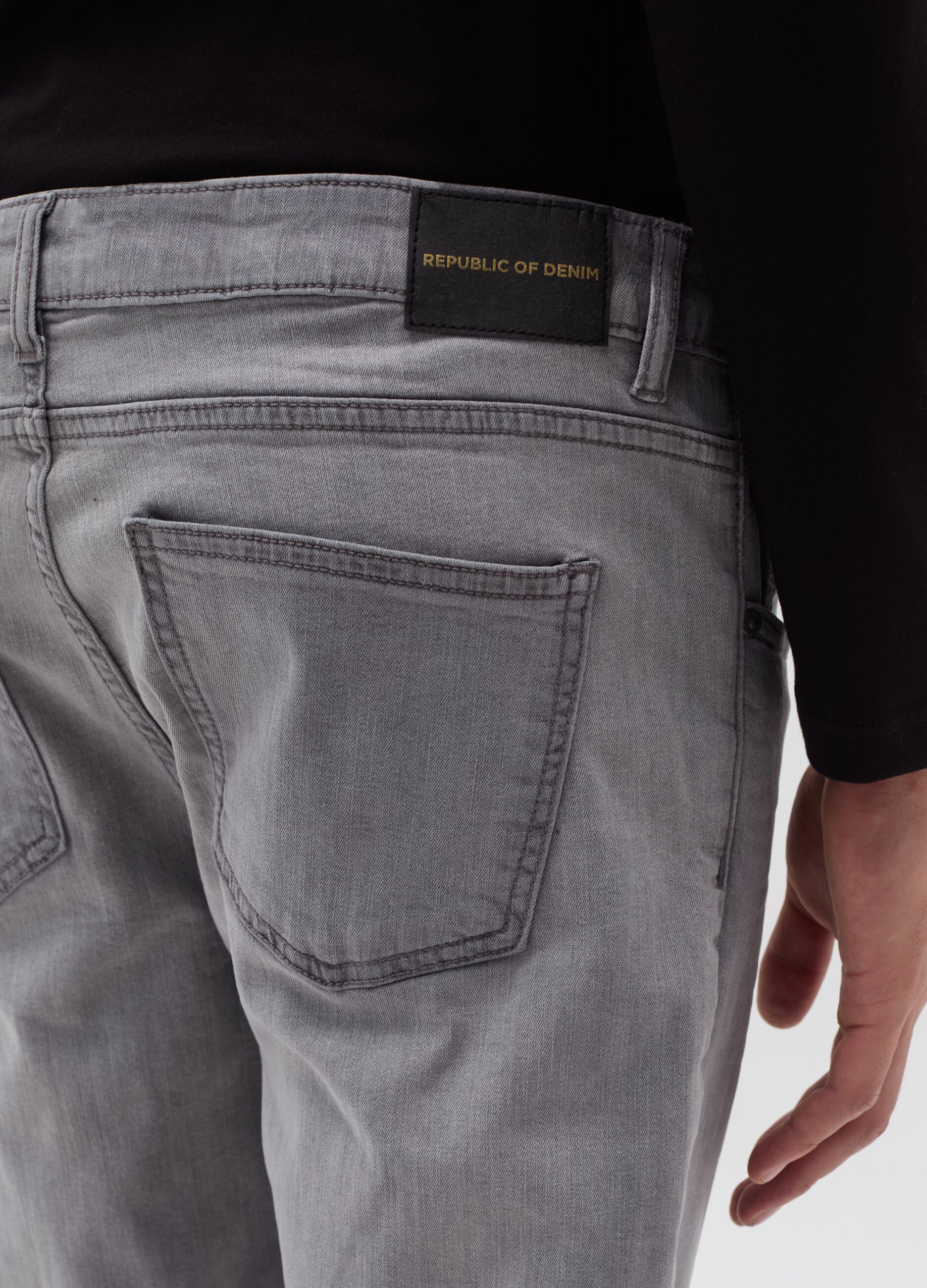 Slim-fit stretch jeans with five pockets