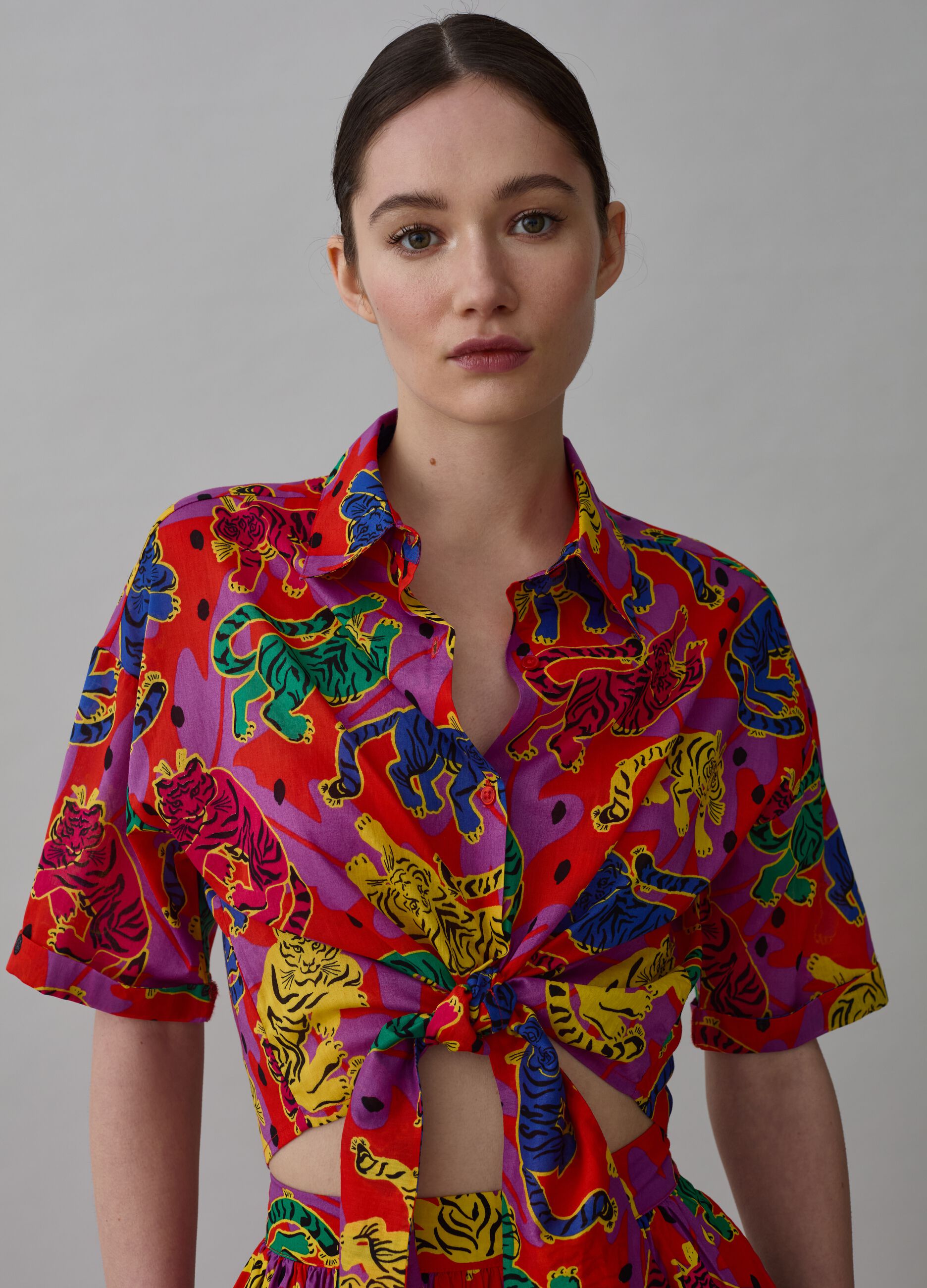 Short-sleeved shirt with tigers print
