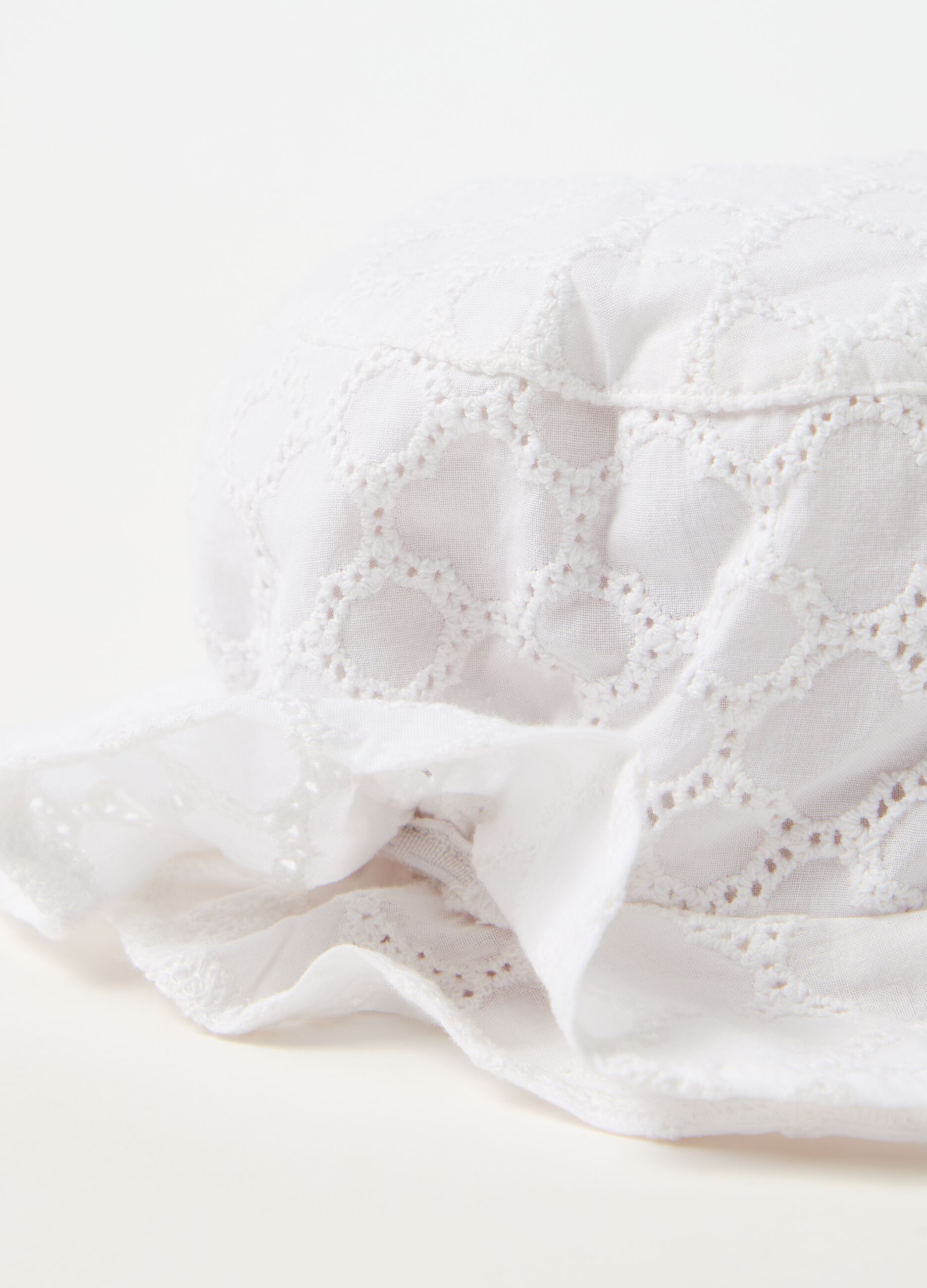 Hat in broderie anglaise