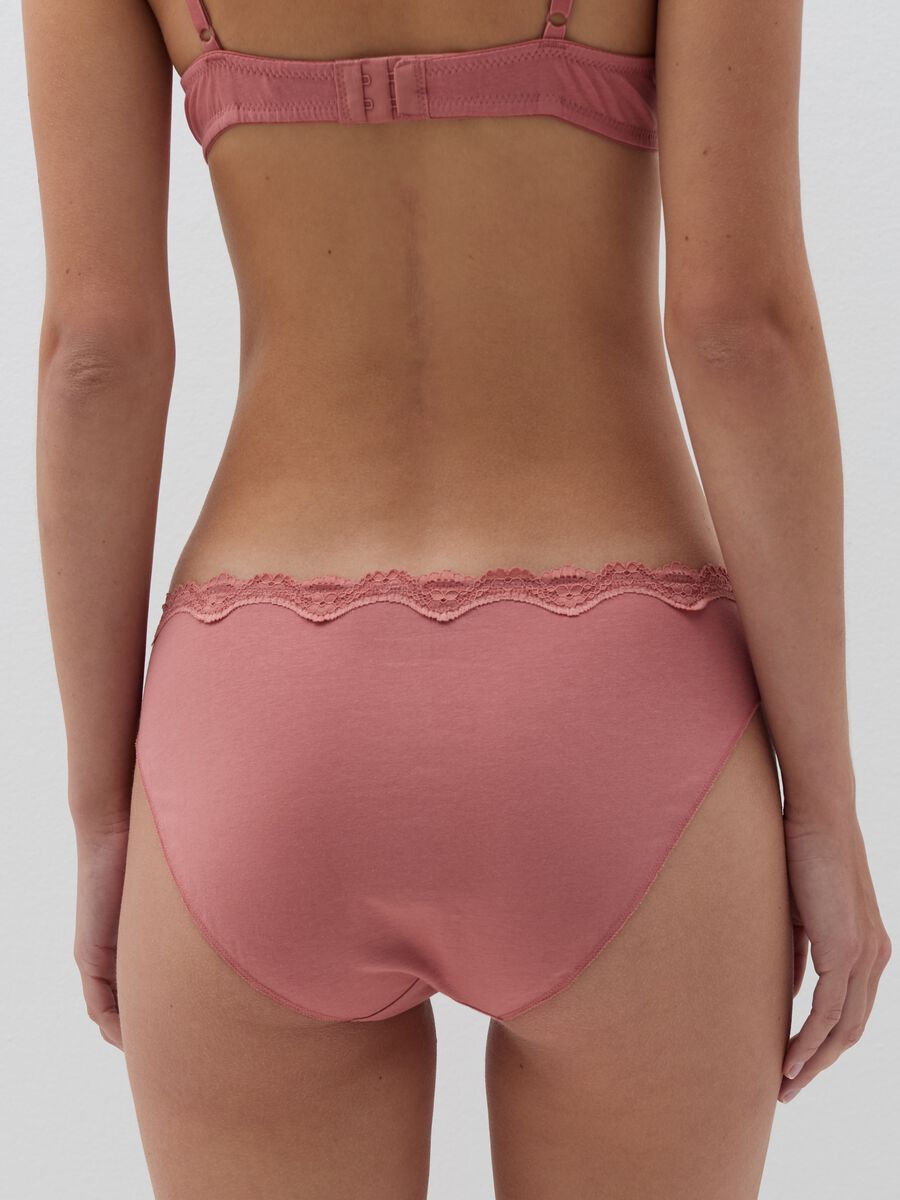 Briefs in organic cotton with lace trim_3