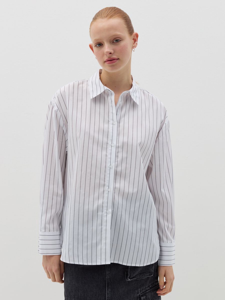 Oversize shirt in poplin with thin stripes_1