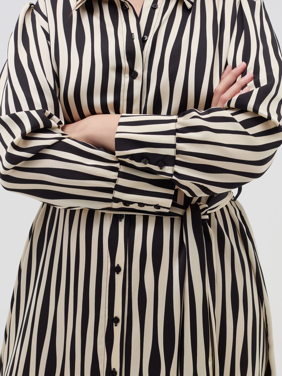 Curvy long shirt dress with stripes_3