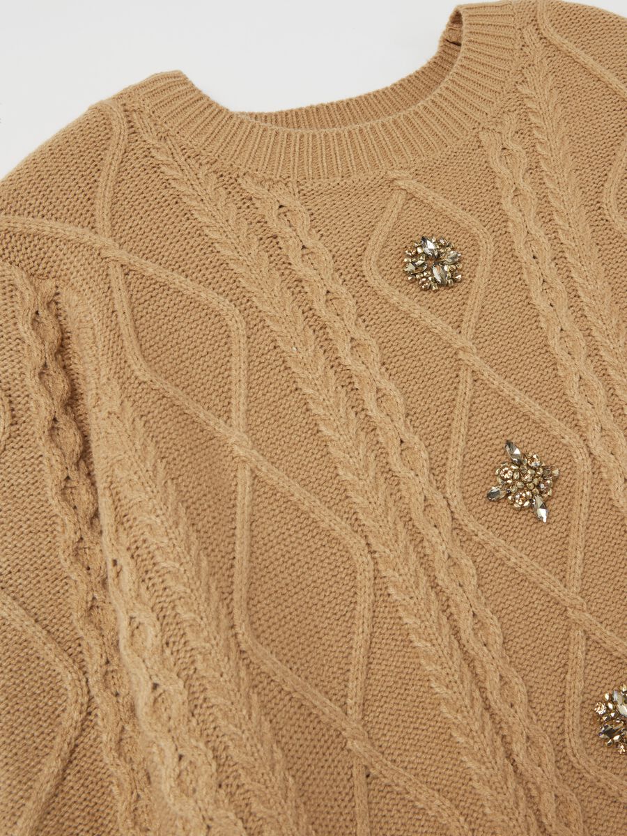 Curvy cable-knit pullover with diamantés_1