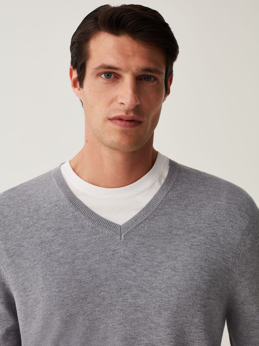 V-neck pullover_0