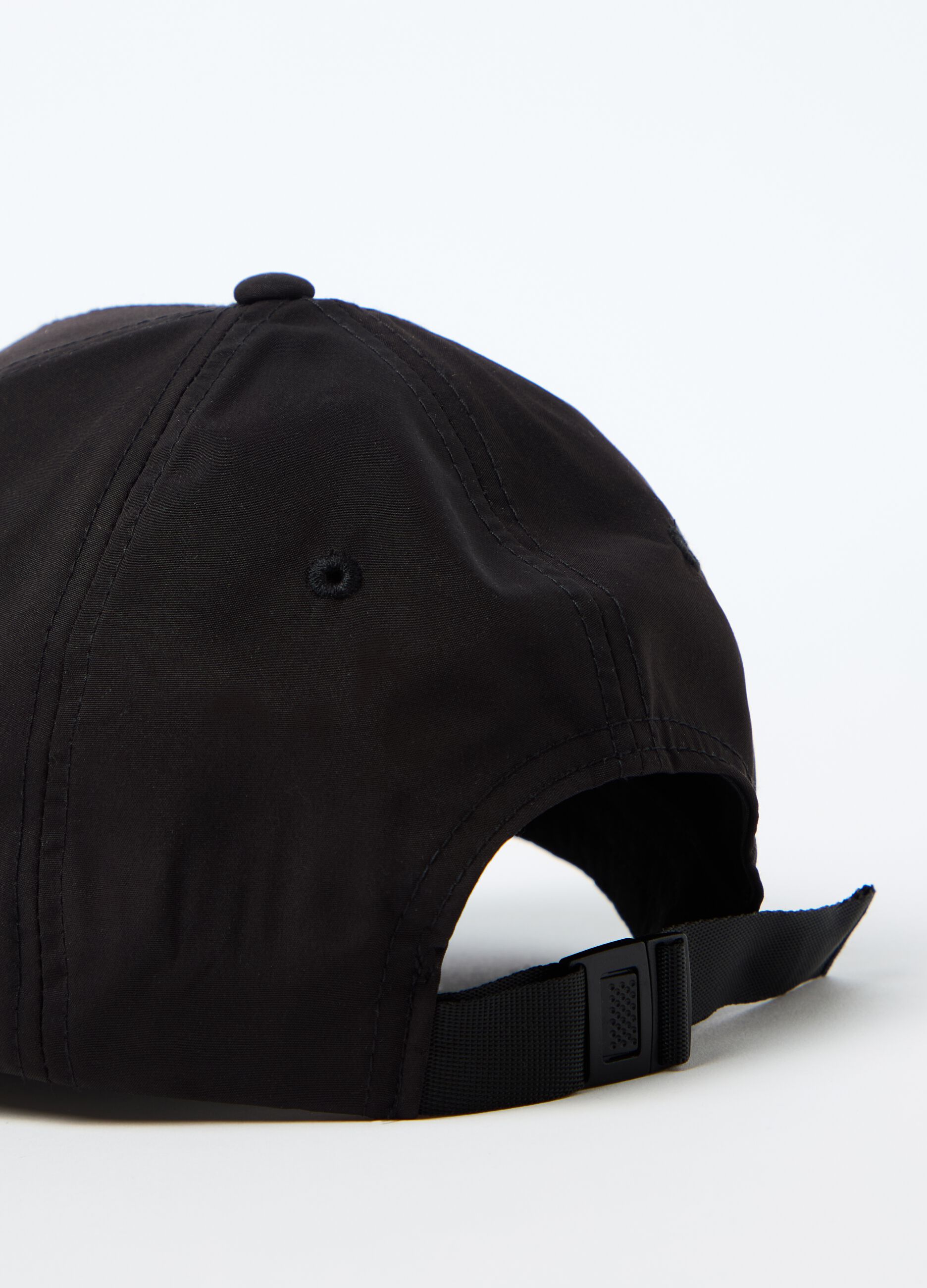 RE-UP water-repellent baseball cap