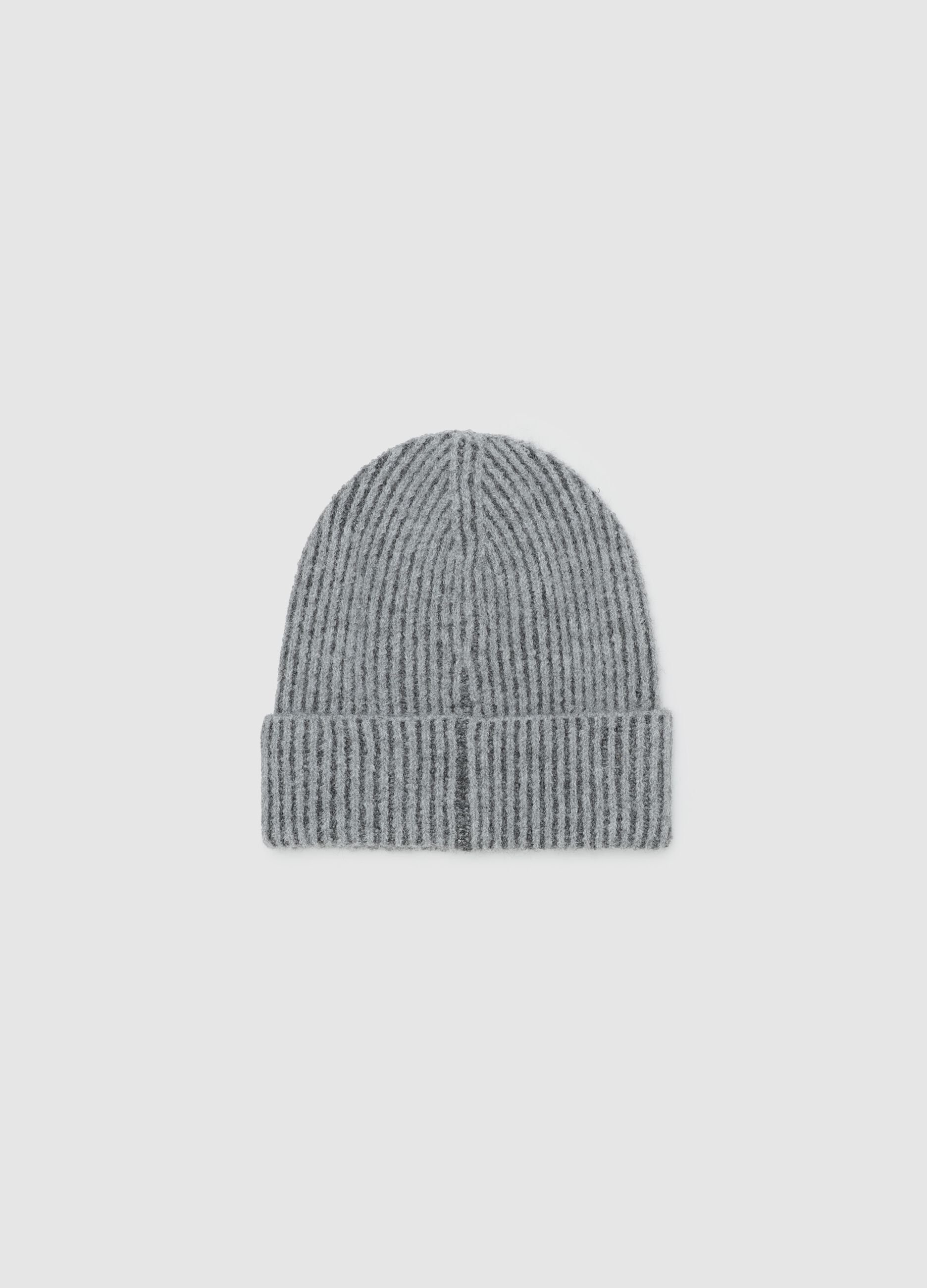 Essential hat in two-tone ribbing