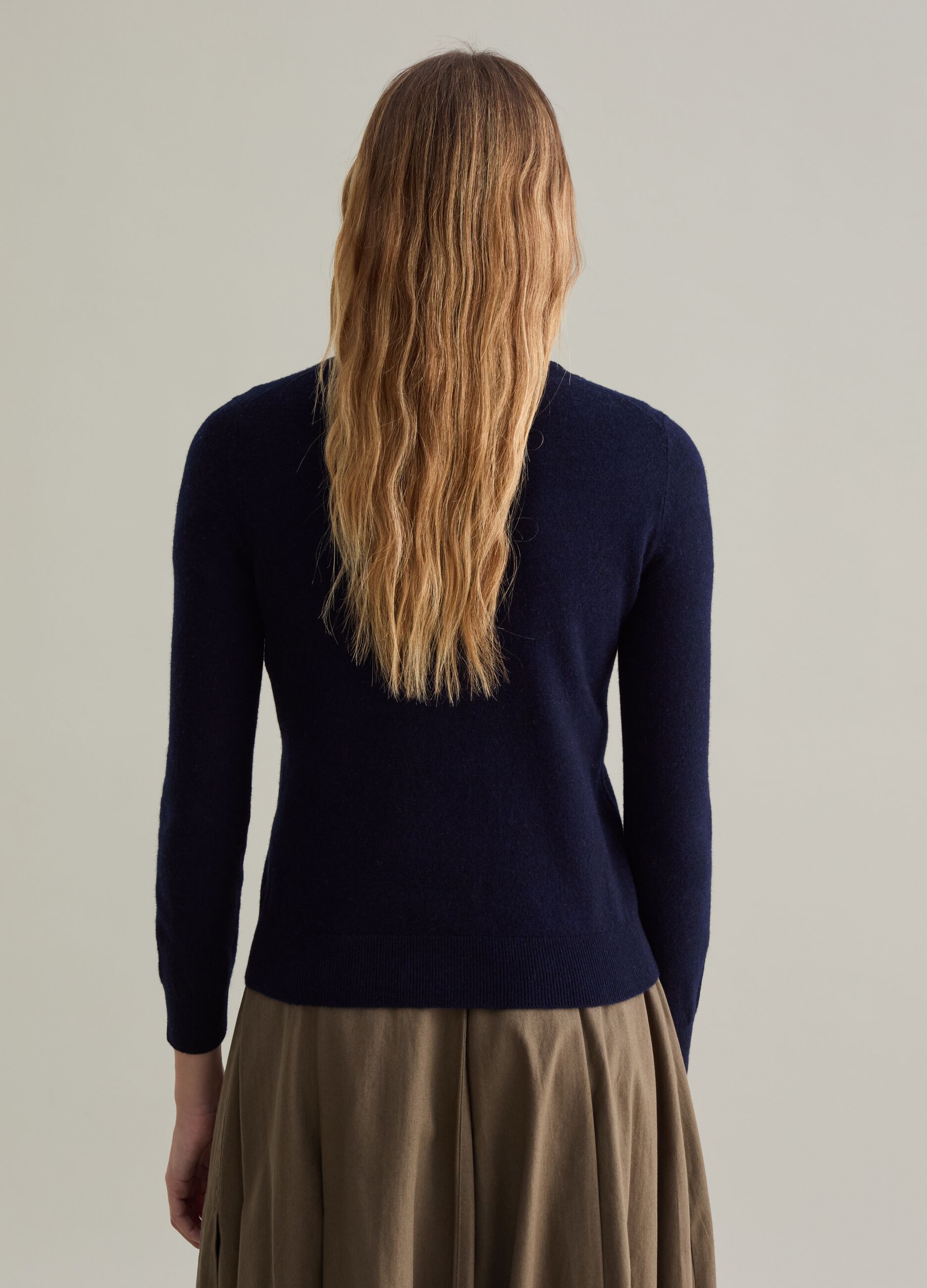 Wool pullover with round neck