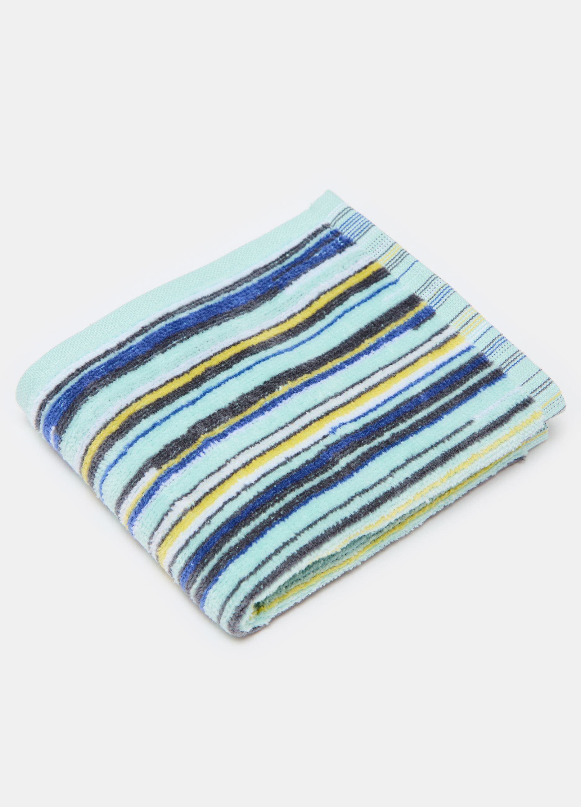 Guest towel with striped pattern