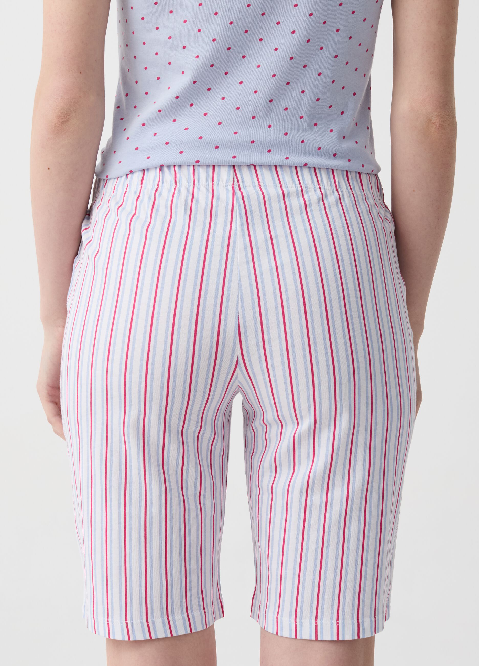 Short pyjama trousers with multicoloured stripes