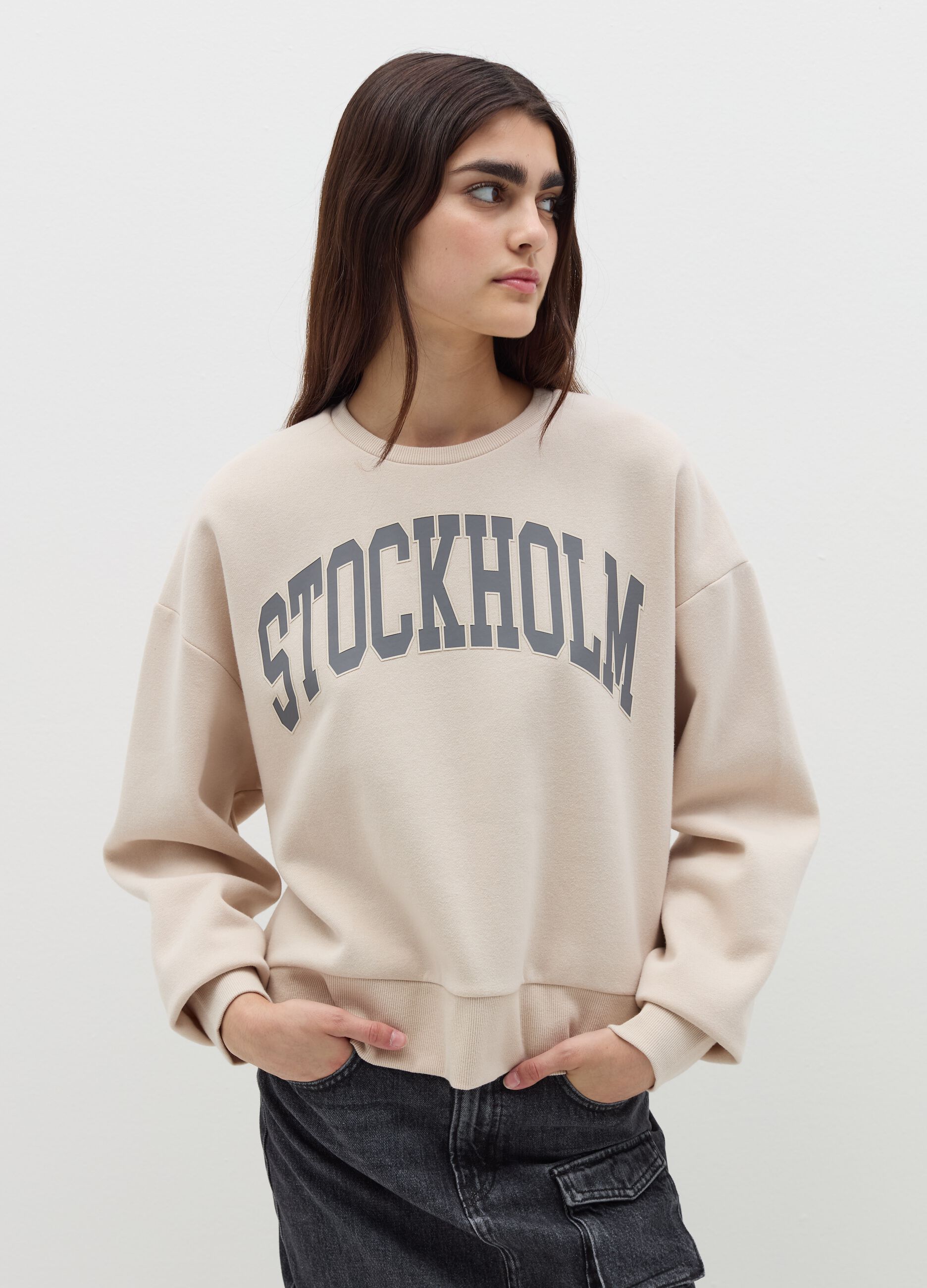 Sweatshirt with round neck