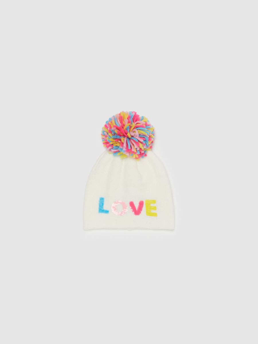 Hat with pompom and sequinned "Love" lettering_0