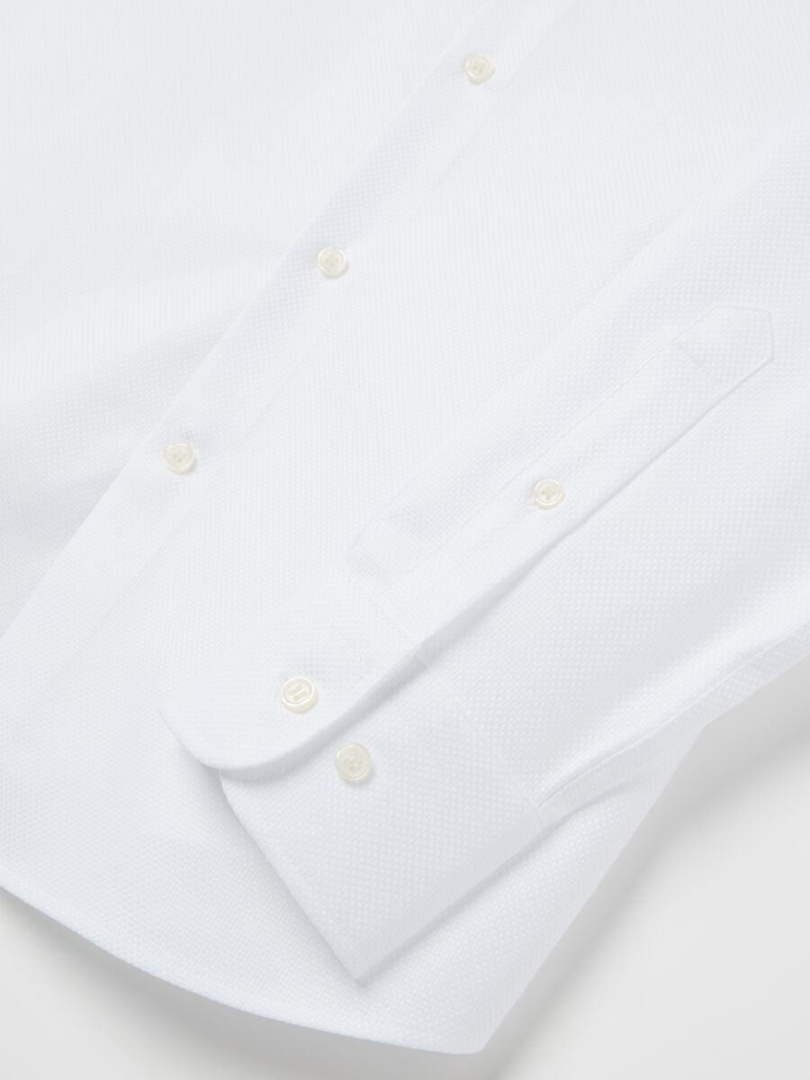 Slim-fit shirt with cut-away collar_1