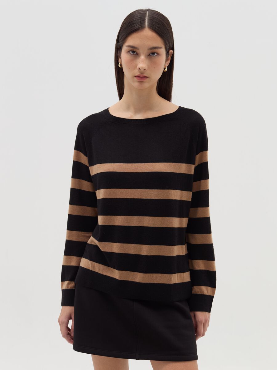 Striped top with raglan sleeves_1