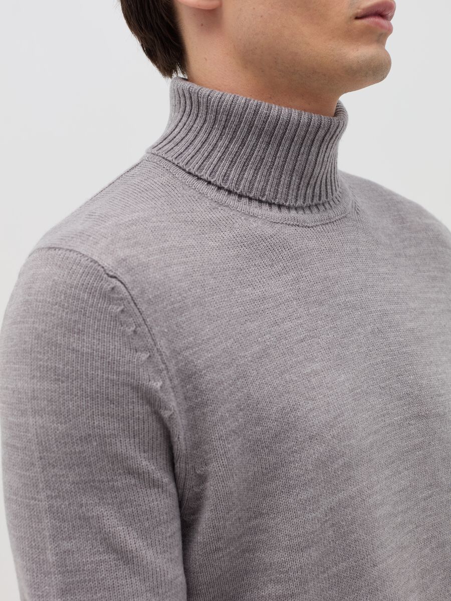 Pullover with high neck_2