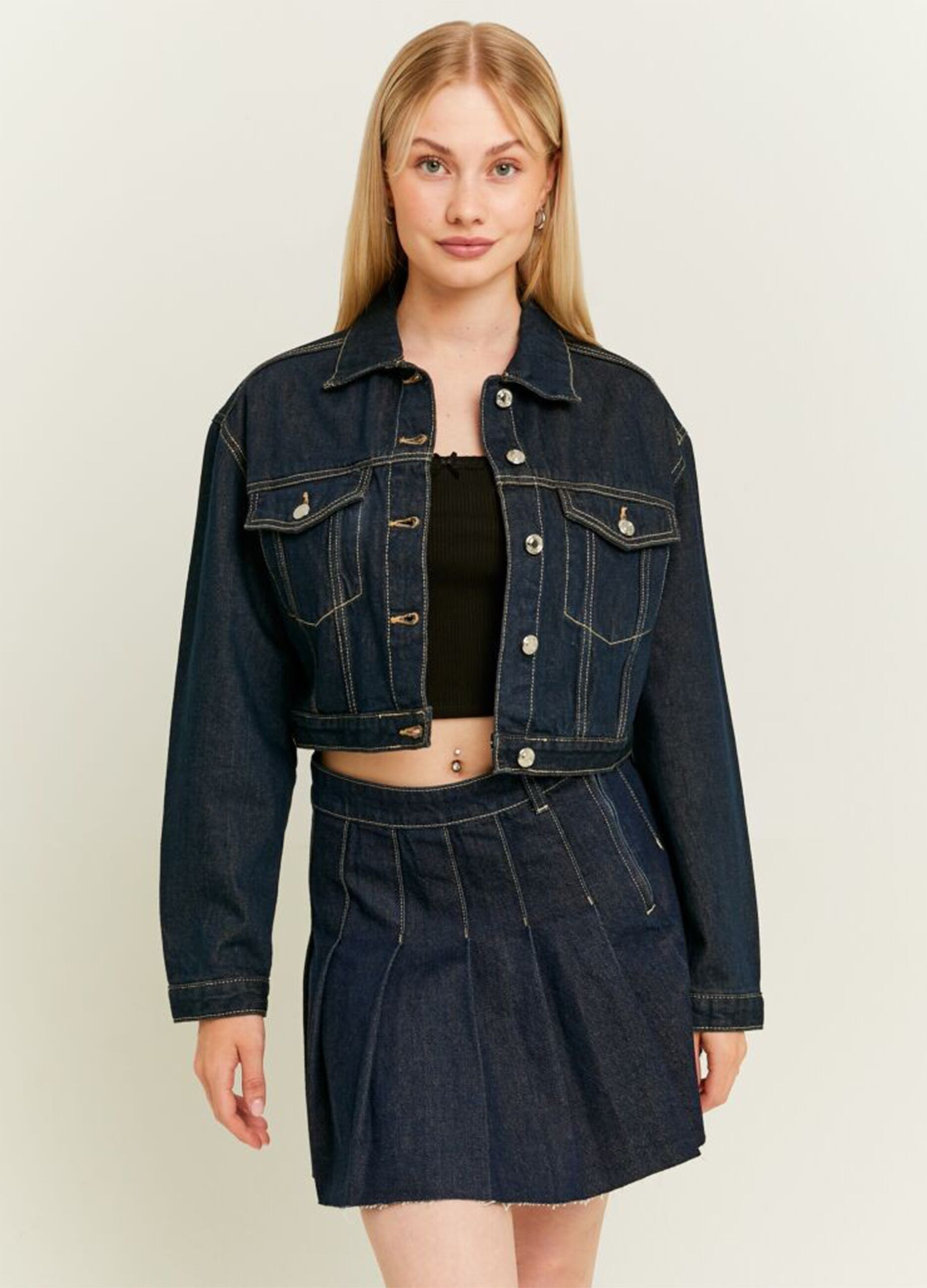 Short jacket in rinsed denim