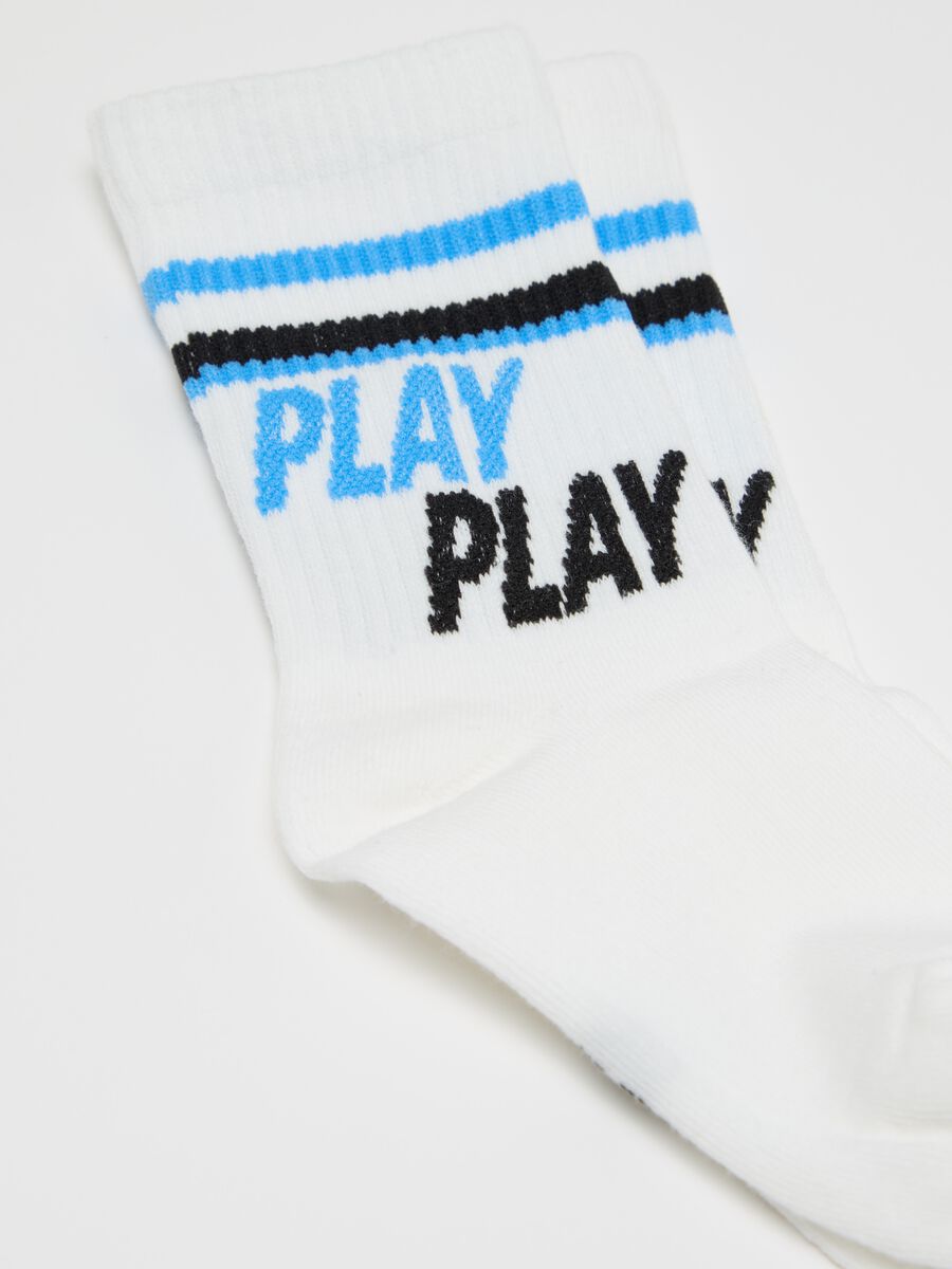 Three-pair pack tennis socks with stripes and lettering_2