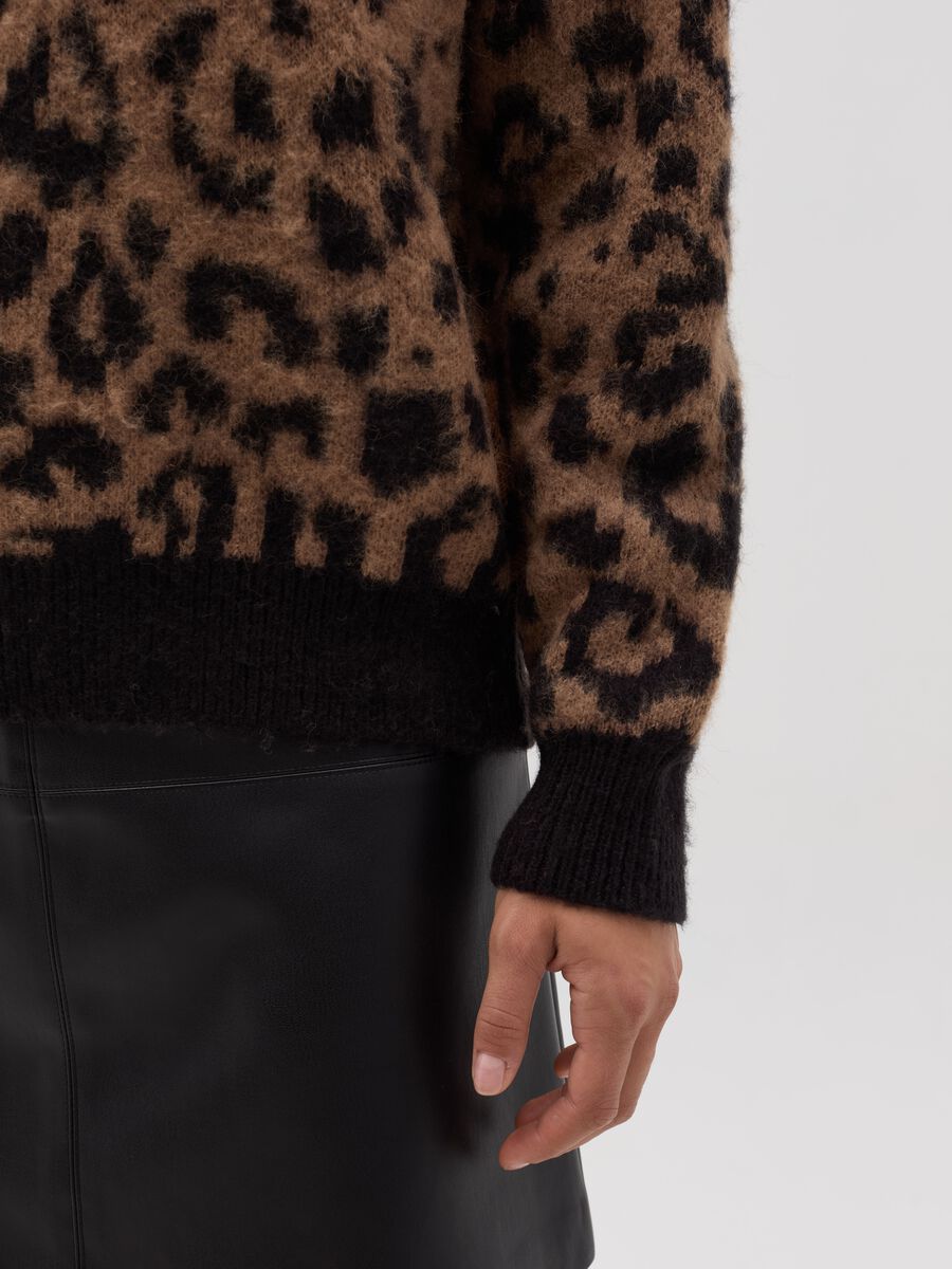 Pullover con motivo animalier_2